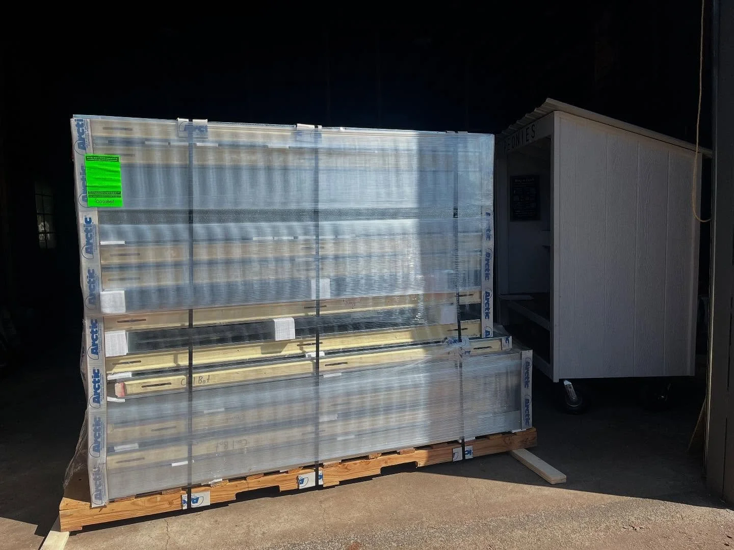 Cool news from the farm! 🥶 Our new cooler arrived today!! This beauty will keep our peonies chilled and fresh from the moment they are cut in the field until they are in your hands! 🌸❄️ @storeitcold
