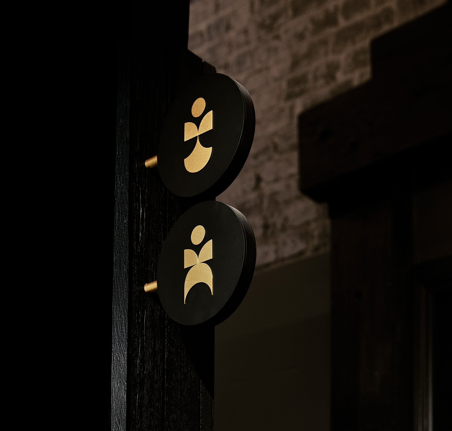 Magnus-P48-Signage.jpg