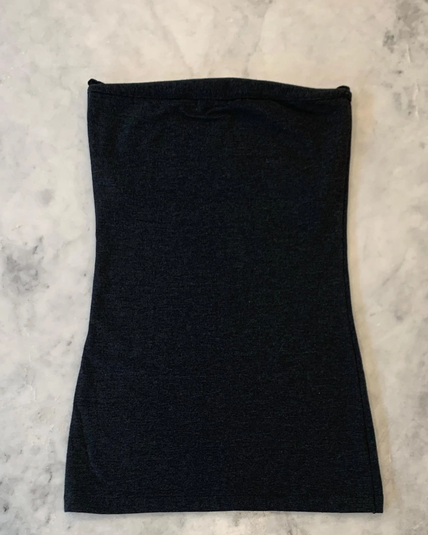 💝
SOLD
Glassons Bandeau Tube Top
Versatile strapless charcoal grey marle stretch cotton tube with shelf bra. Great for layering with hipsters.

Size 8 best fit 6-8
Cotton/Elastane
Made in New Zealand
$20 Excellent Condition, washed but unworn.