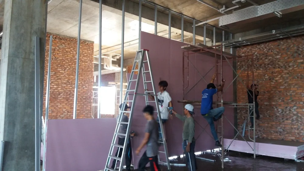  Fixing of the first layer of  Gyproc FireLine®  board 