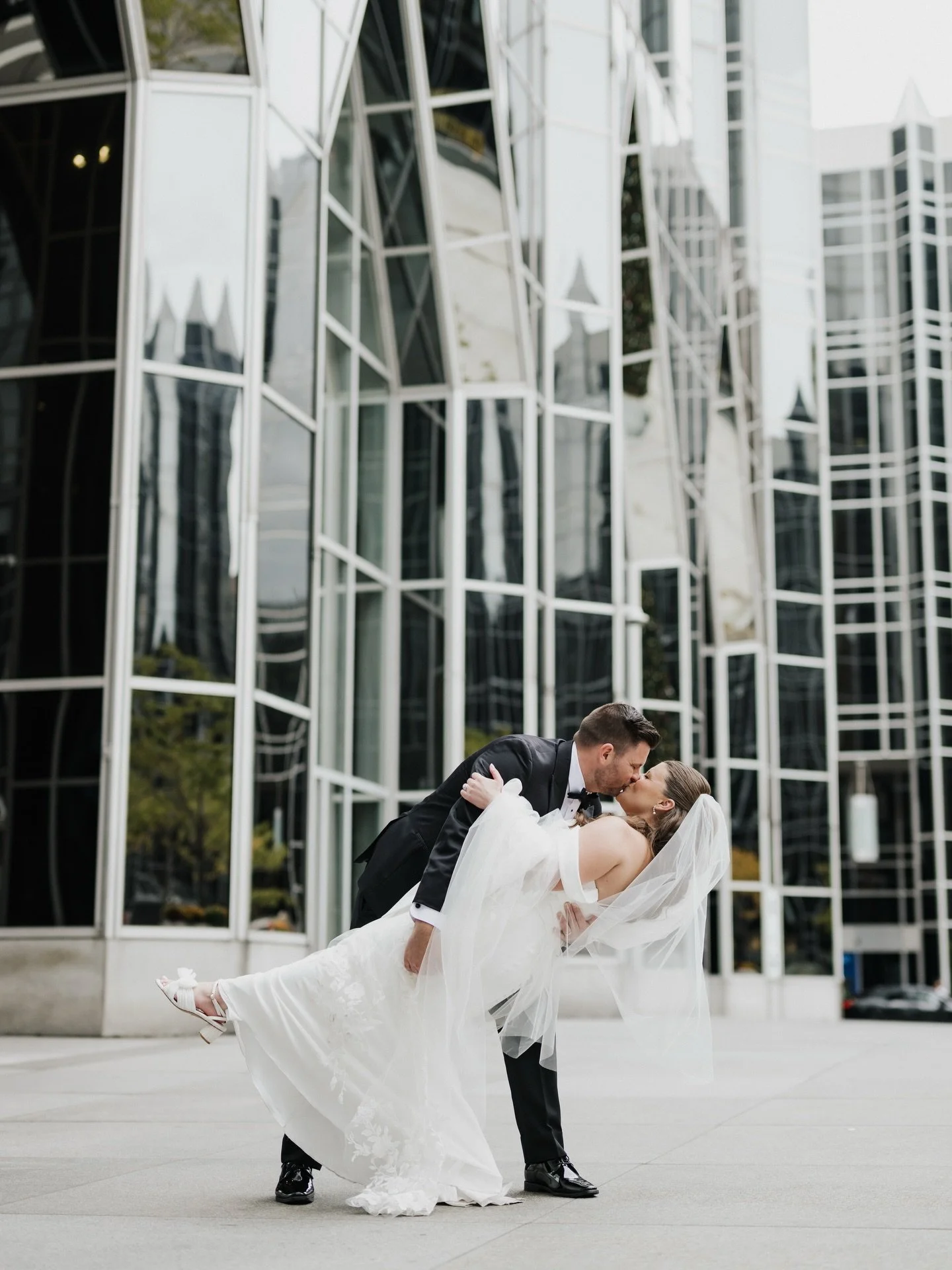 10.25.25 Jillian + Andrew 

Venue: @wintergardenppg 
Planner: @belovedeventco_pgh 
Photographer: @stevendaltonphotography 
Videographer: @davidjohnstudios 
DJ: @djandrewsmith 
Bakery: @potomacbakery 
Florist: @meanttobeeflowerfarm 
Hair: @simply.capt
