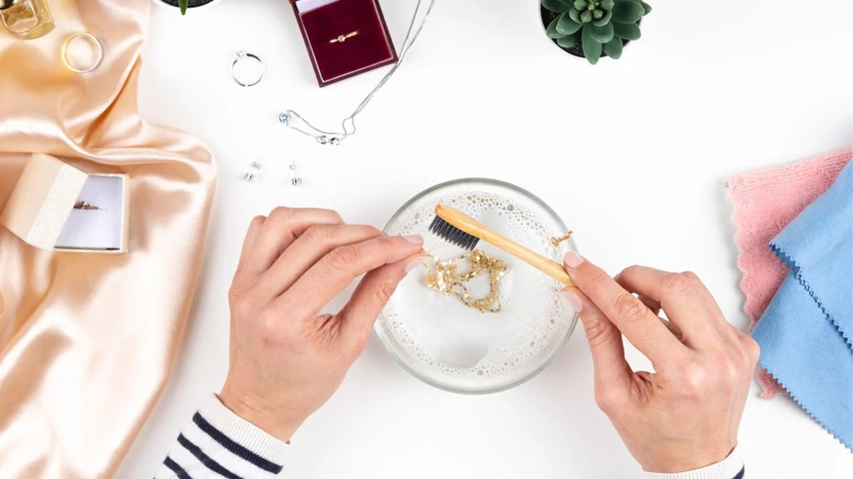Clean Your Gold Jewellery