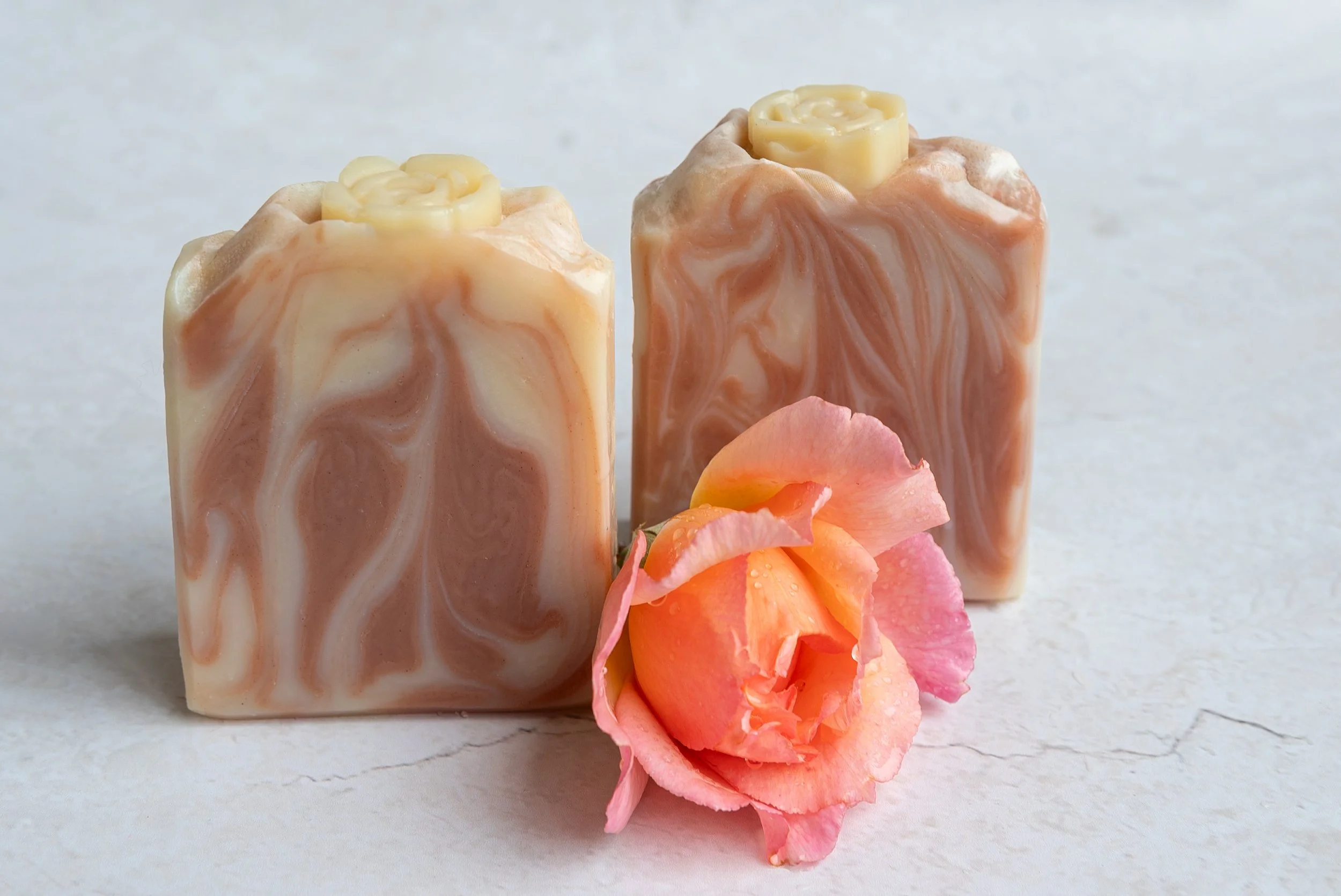 Exfoliating soap with kaolin clay and Pink French clay, scented with calming Rose and Geranium oils