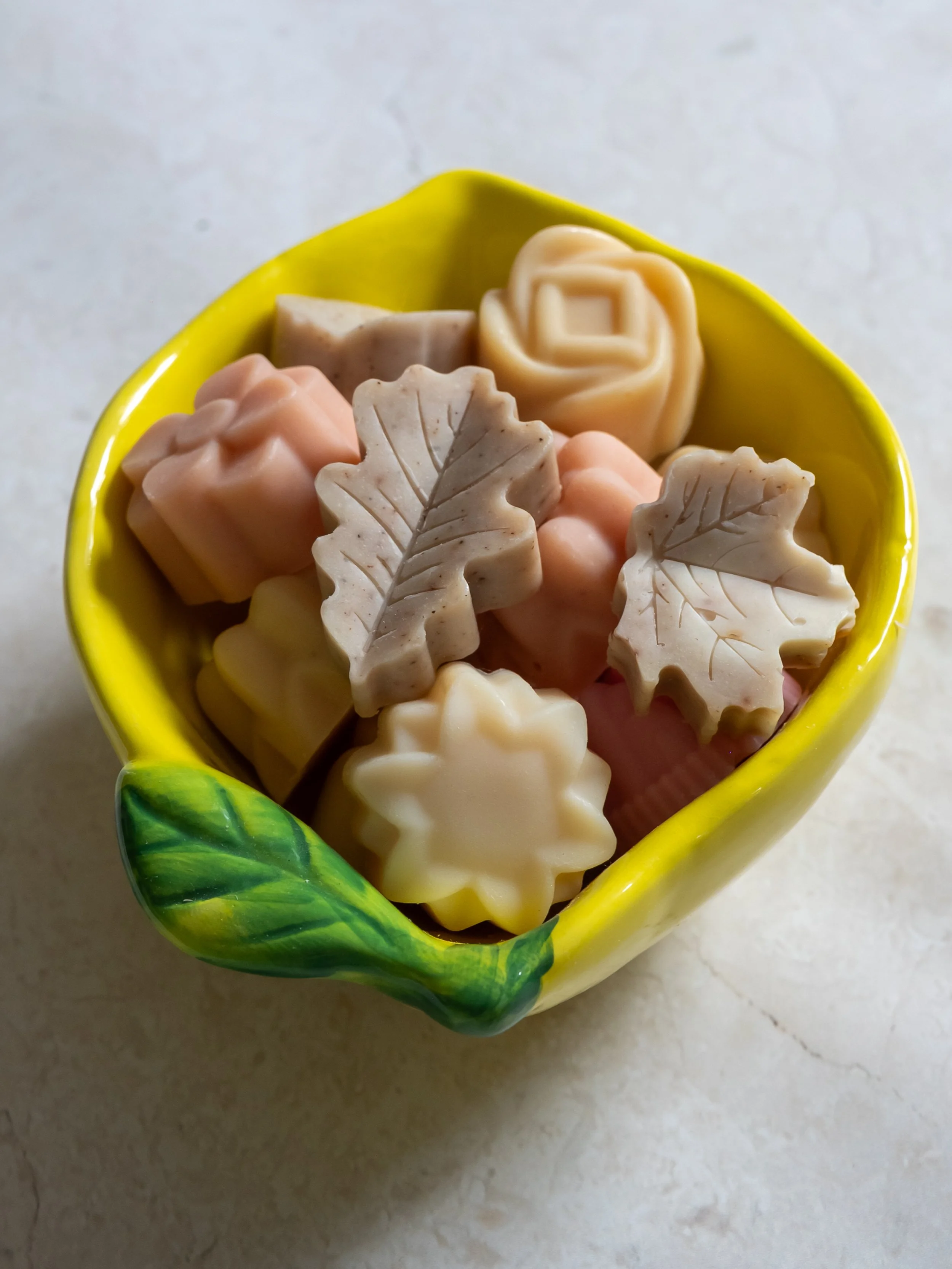 Guest soaps in the shape of leafs, flowers, butterflies, hearts and cakes