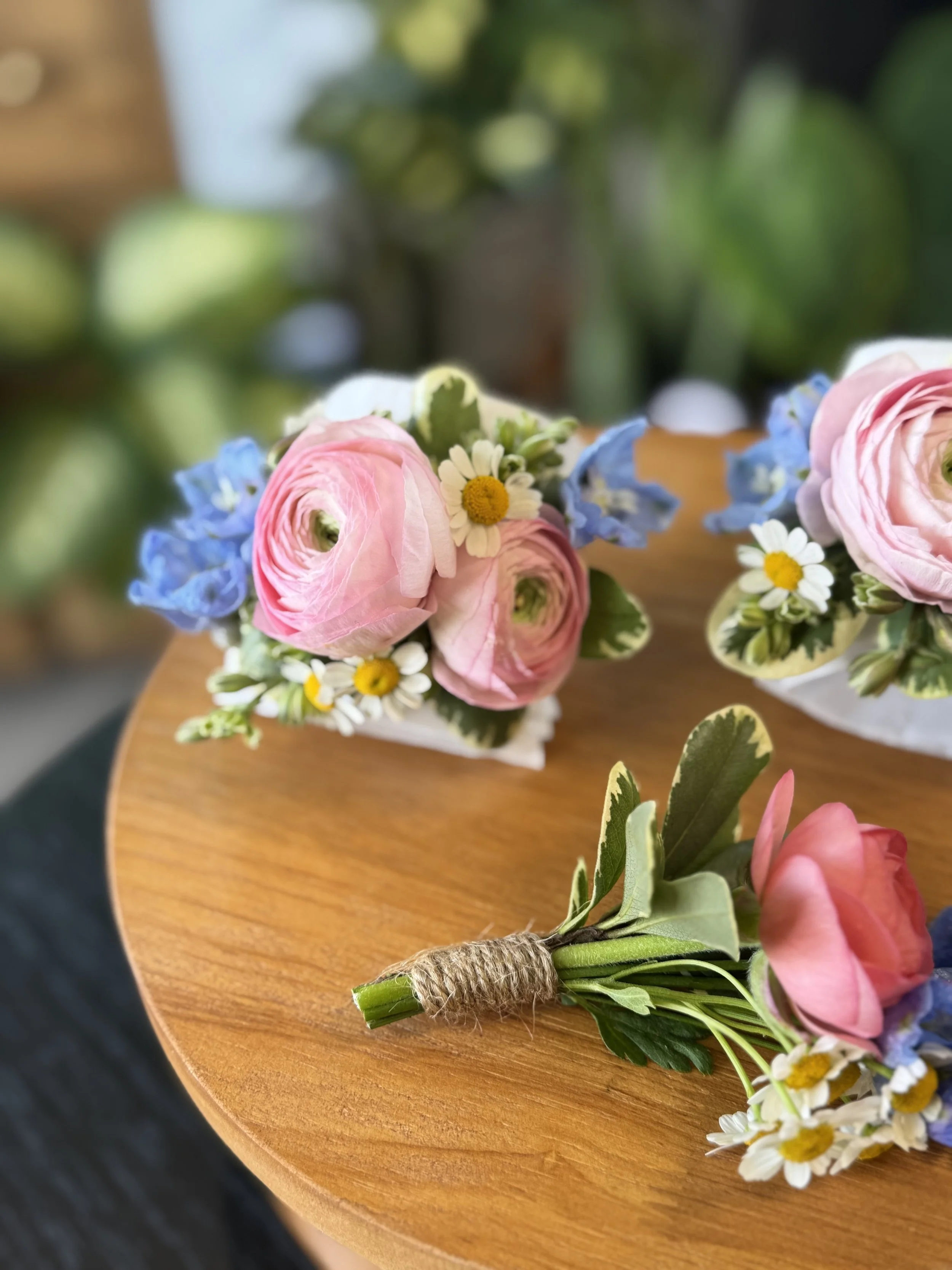 Corsage (lapel or wrist)