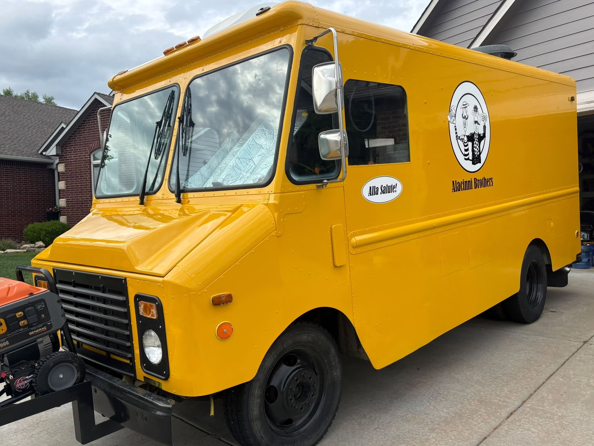 Alacinni Brothers Food Truck 
