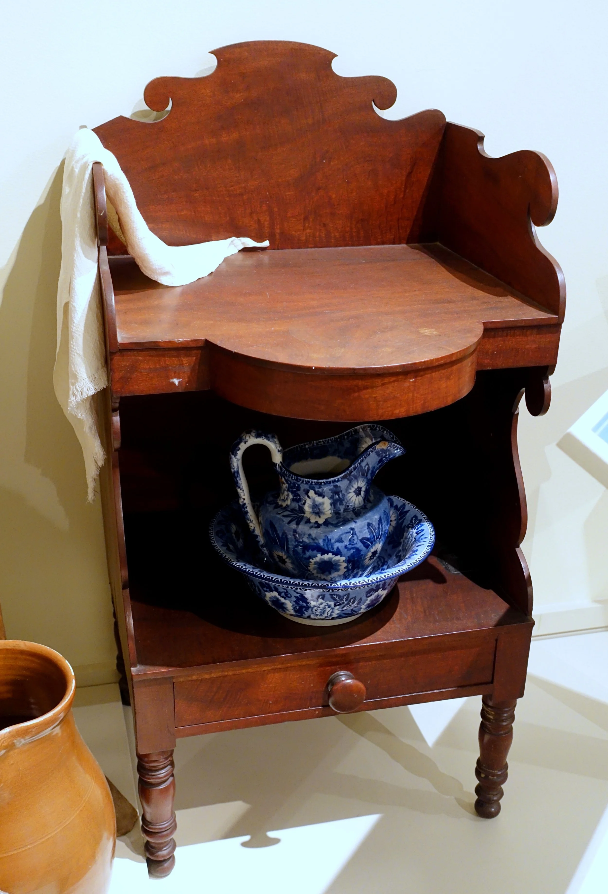 A mahogany wash stand and blue and white Staffordshire ceramic basin and jug from the Concord Museum in Massachusetts.
