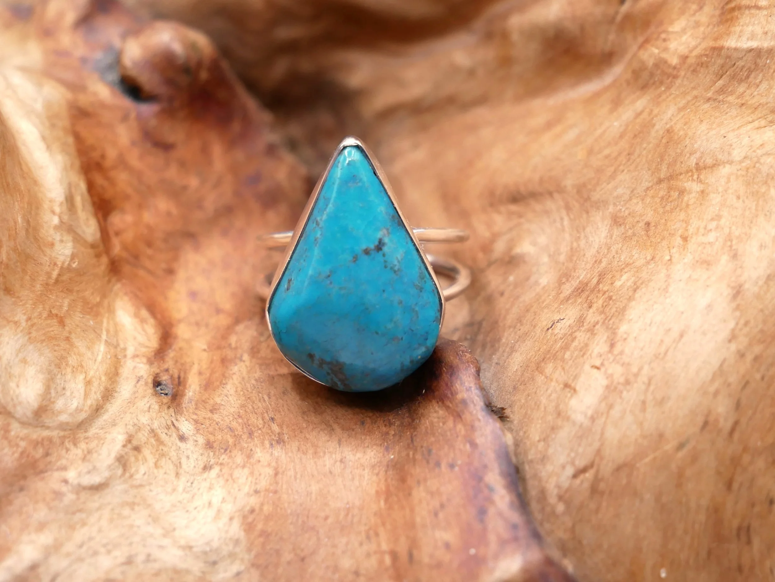 Large Teardrop Shaped Turquoise and Sterling Silver Split Shank Ring Size 10