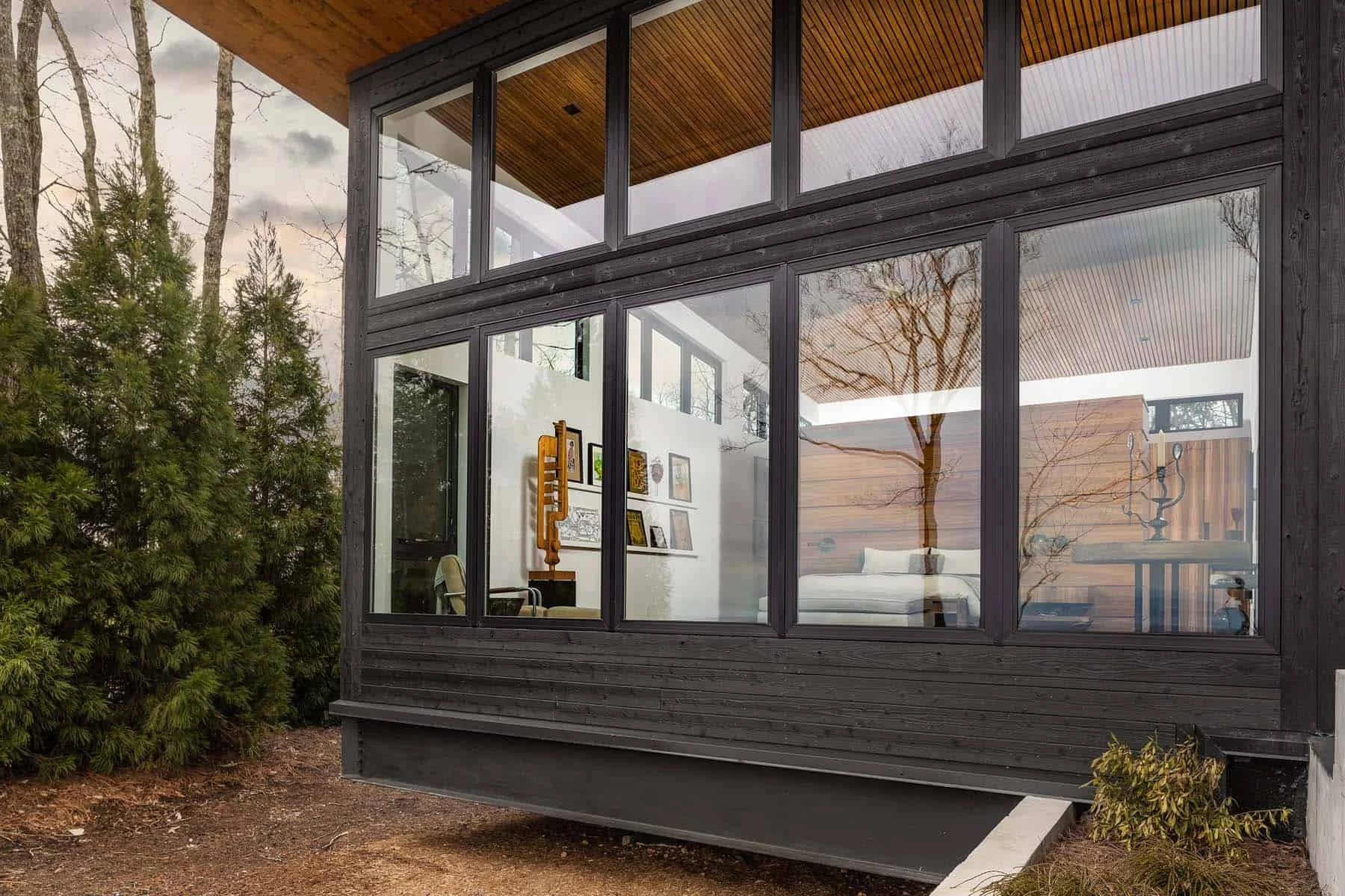 Elder-Mt.-House_Exterior-Back_Master-Bedroom_3Y9A2911_HK_by-161-Photography.jpg