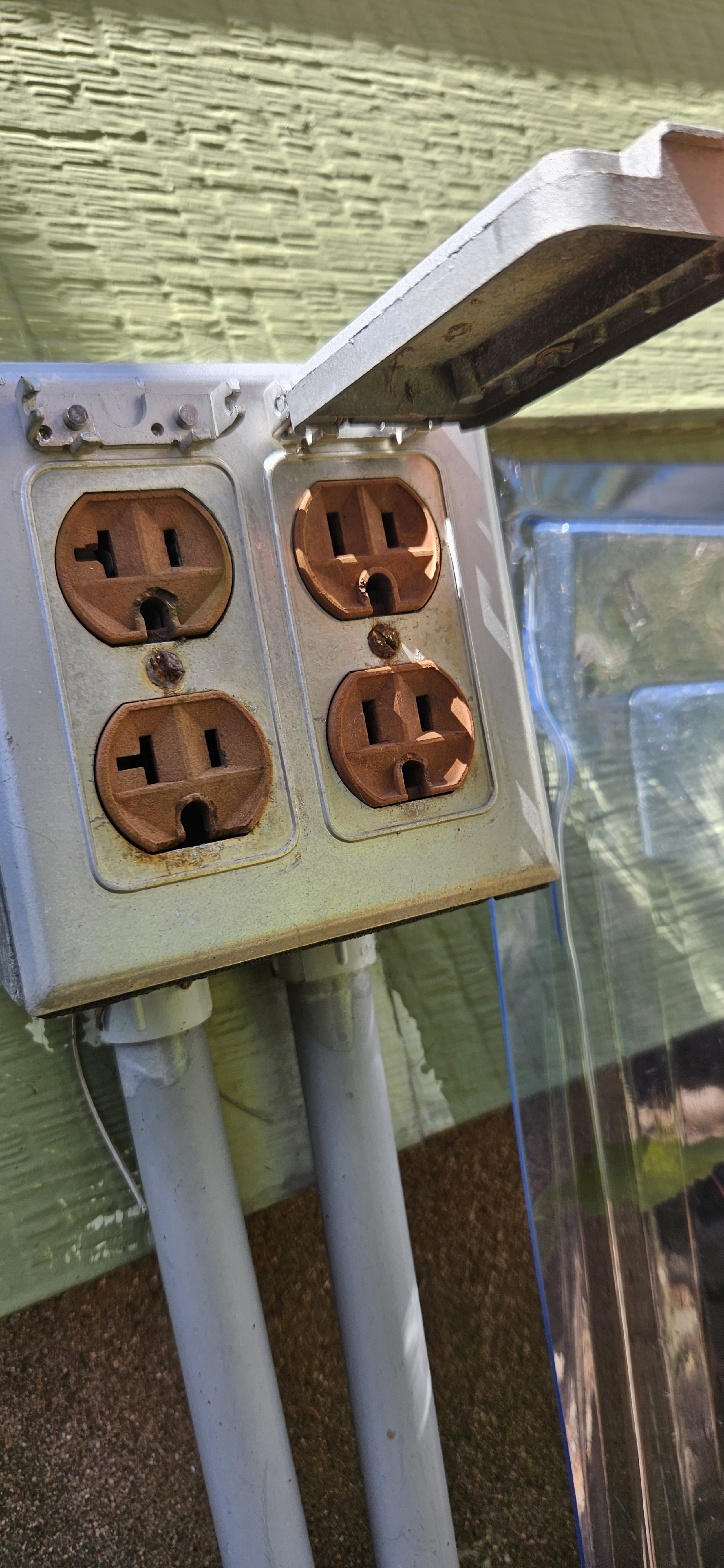 One of the flip-up receptacle covers was missing and the other was loose, and only one plug was working.