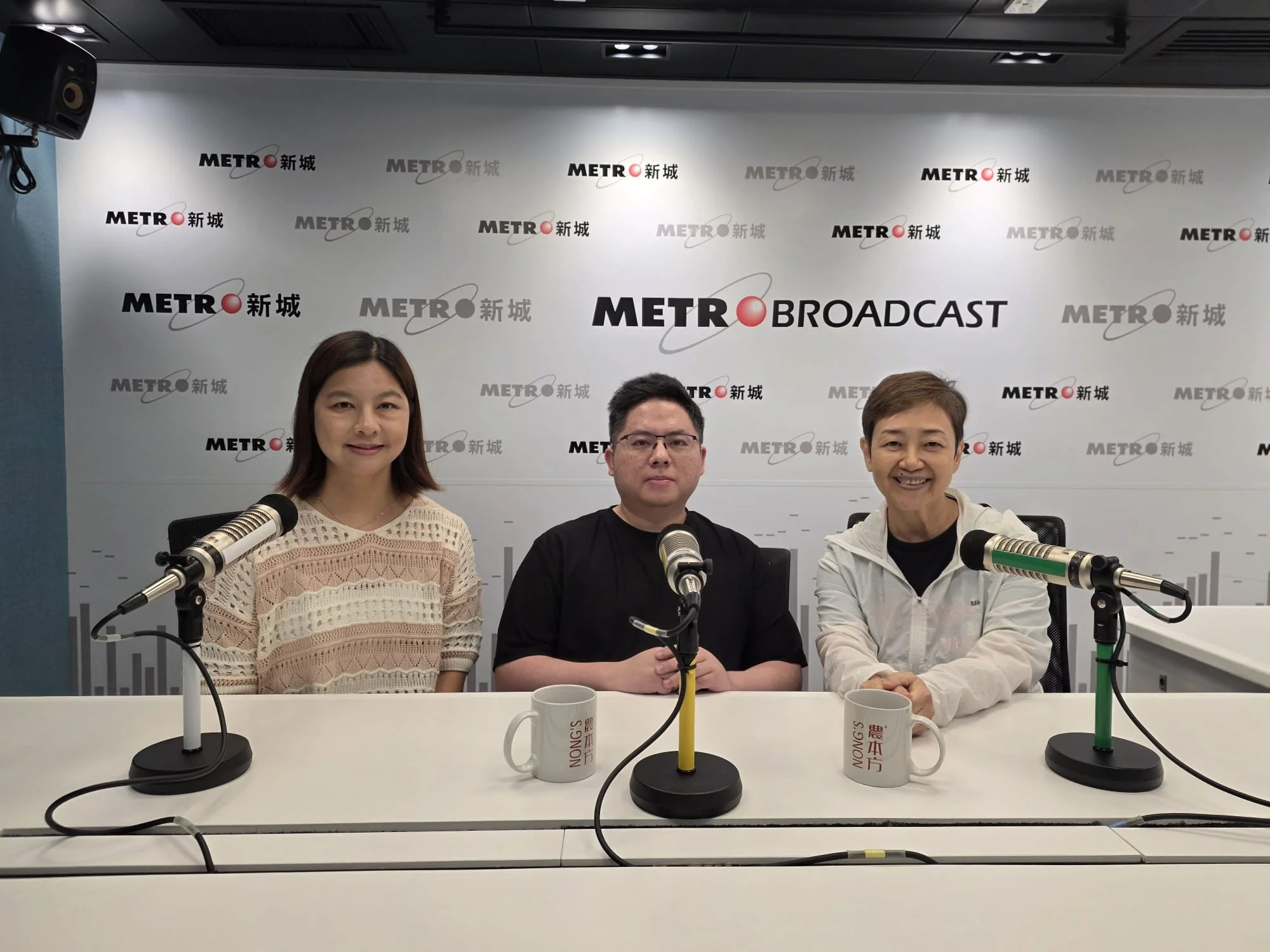 2026-8-14 新城電台&農本方 - 白領「辦公室綜合症」— 肩頸腰背的求救信號 & 保險公司拒保的三大結節 + 脂肪肝 — 中醫如何拆解體內的「計時炸彈」
【中醫藥透視】
嘉賓：陳瑞麟中醫師
主持：梁秋容
時間：逢星期六晚 9:00 - 9:30