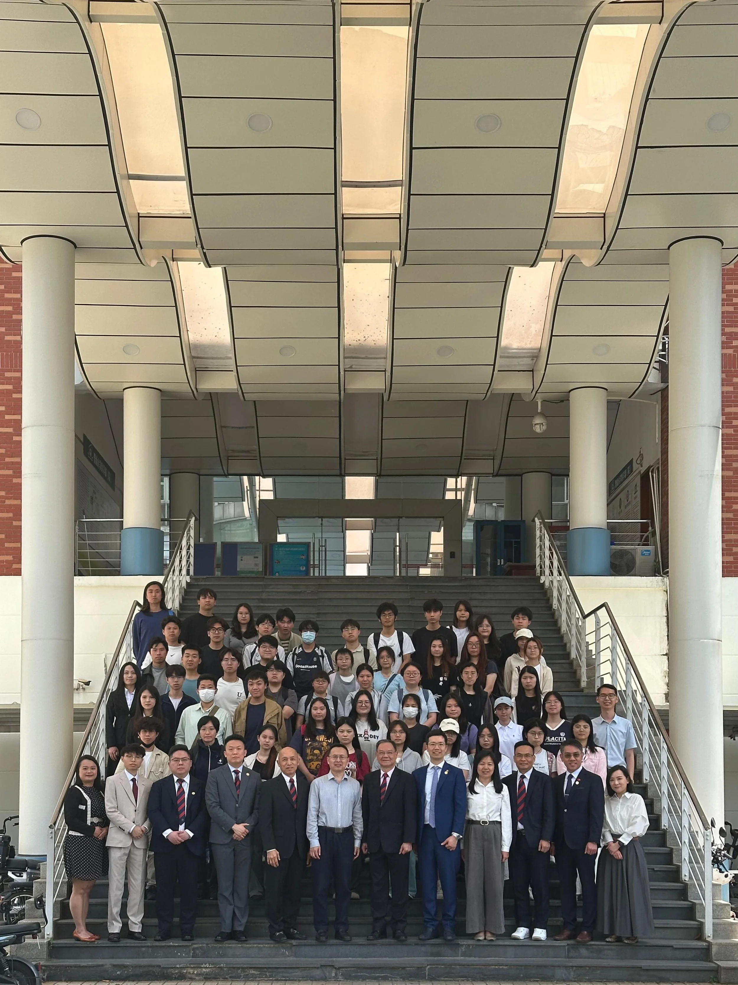 暨南大學 中醫學院 港生大合影
