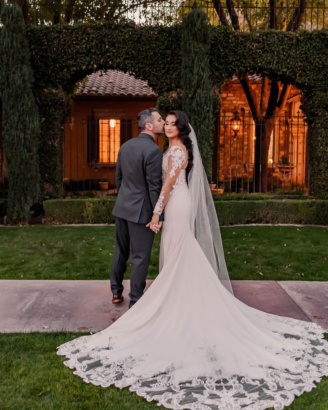 Well, isn&rsquo;t this just the absolute dream? So thankful to have been part of this beautiful couple&rsquo;s day. 🤍
.
Photo: @madisonsatterfieldphotography 
Venue: @villasienaweddings 
Beauty: @vivianmarianibeauty 
Florals: @gardengateflowers 
Vid