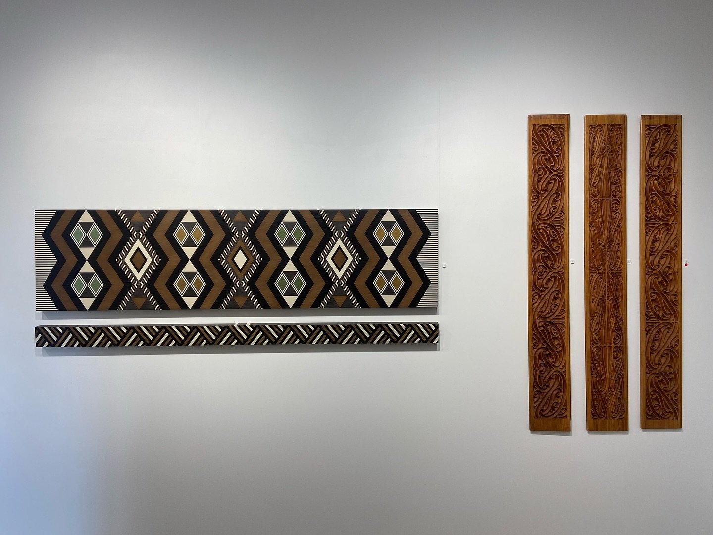I love how my paintings looks with Te Ara Hihiko&rsquo;s mahi toi 🤎🖤 

Aho Waharua Kōpito - Acrylic on board, 5000 x 500 x 45mm.
