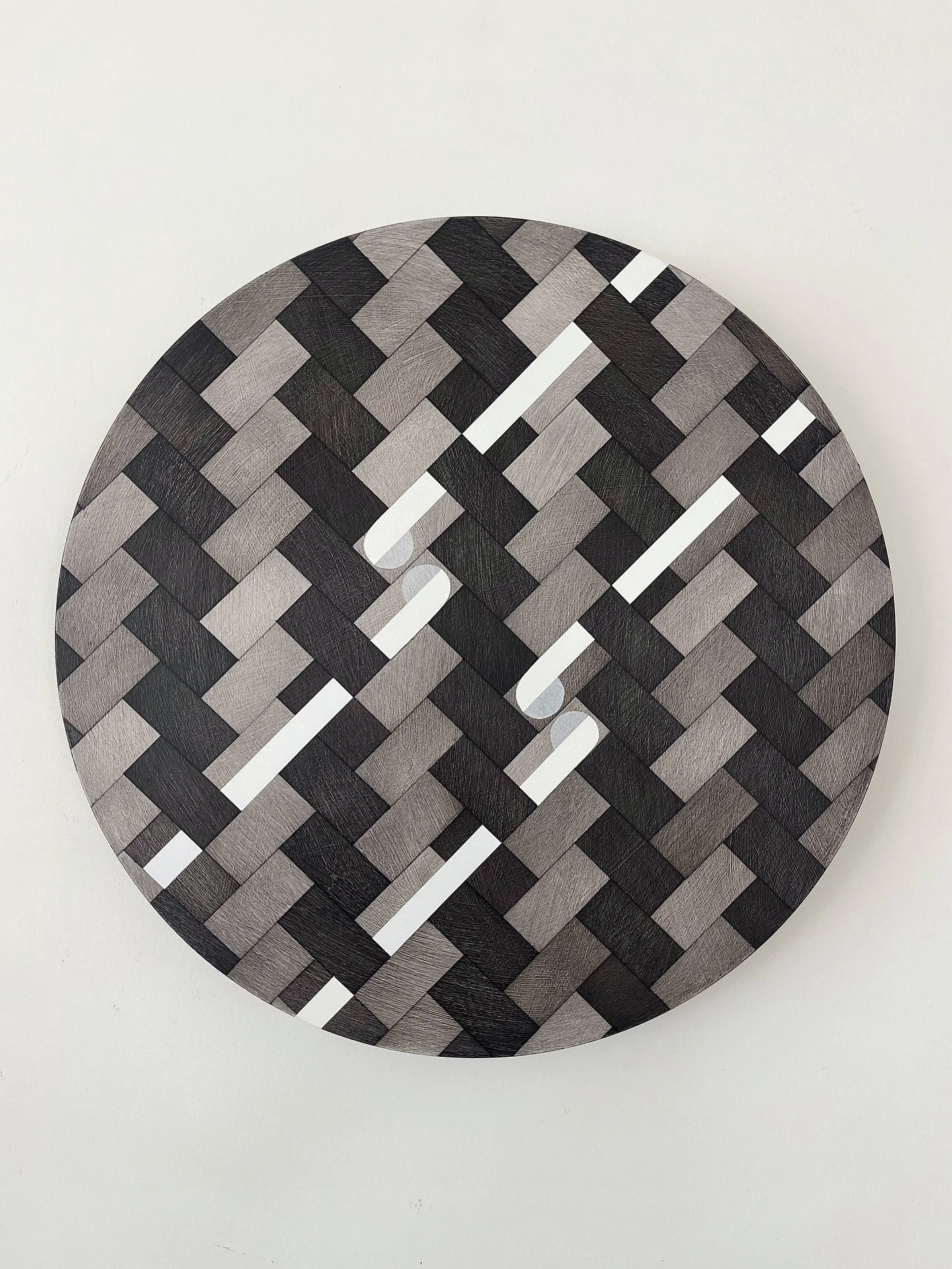 Since becoming a full-time painter, this is my first time working in just black and white. I&rsquo;ve got to admit, I love the simplicity 🖤🤍
 
What do you think?

Acrylic on wooden board, 400 X 35mm