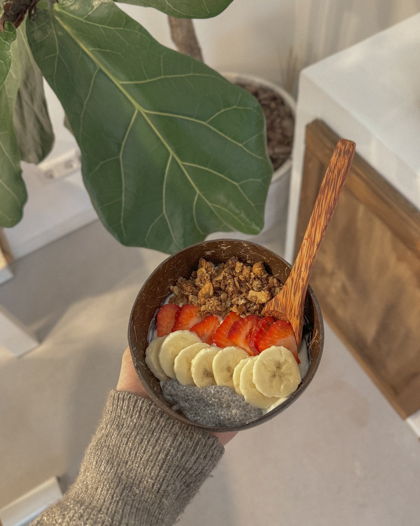 Island yogurt bowl , a tropical twist in every bite! 

Chia pudding, silky yogurt, topped with ripe banana, juicy strawberries, and a sprinkle of crunchy homemade granola. 🍌🍓 

Available at The Flow House Coffee Corner&mdash;your perfect post-worko