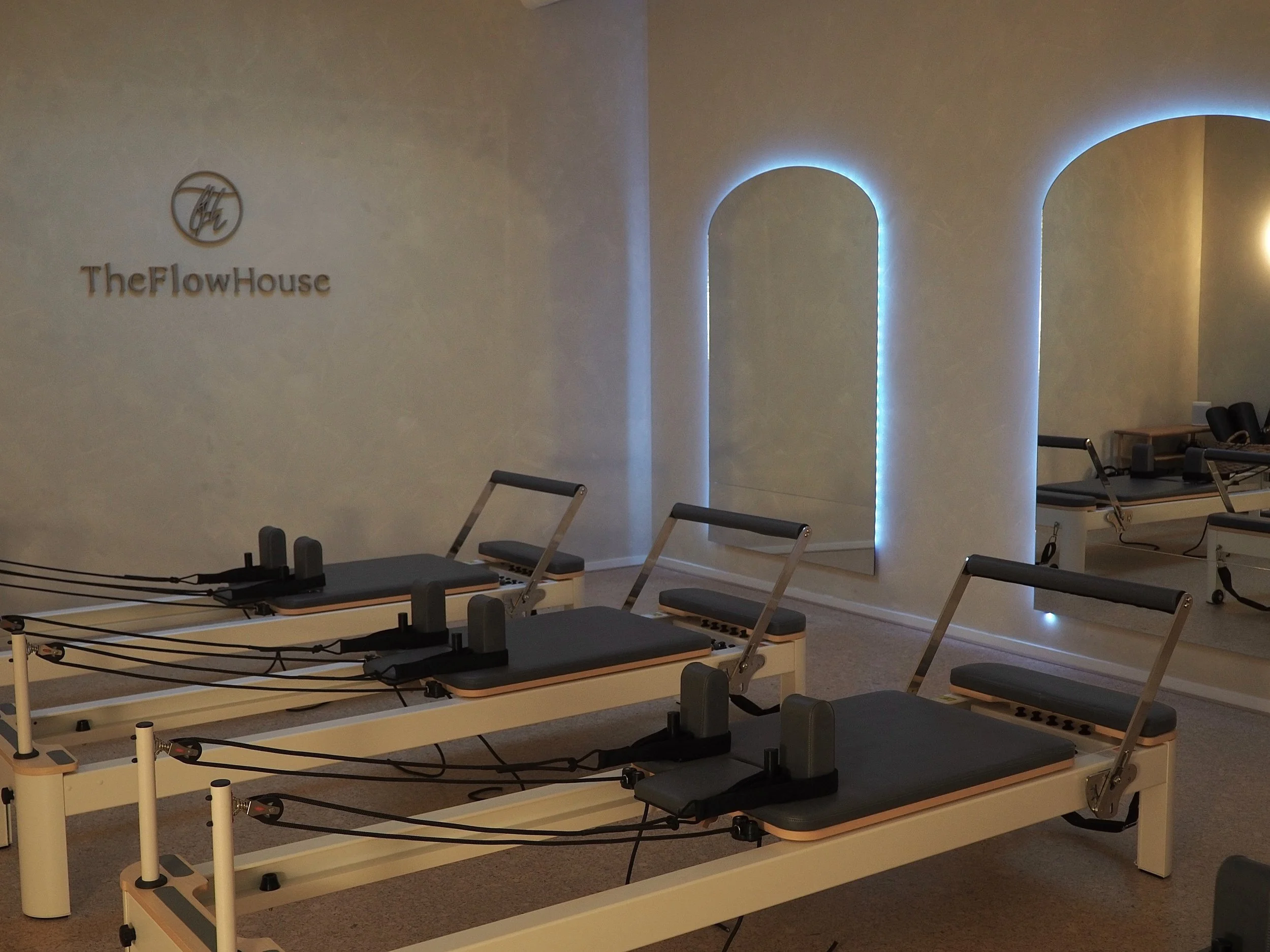 Personal Training bij The Flow House Purmerend is volledig op jou afgestemd. Met persoonlijke aandacht, doelgerichte coaching en op maat gemaakte workouts behaal je sneller resultaten – fysiek én mentaal.