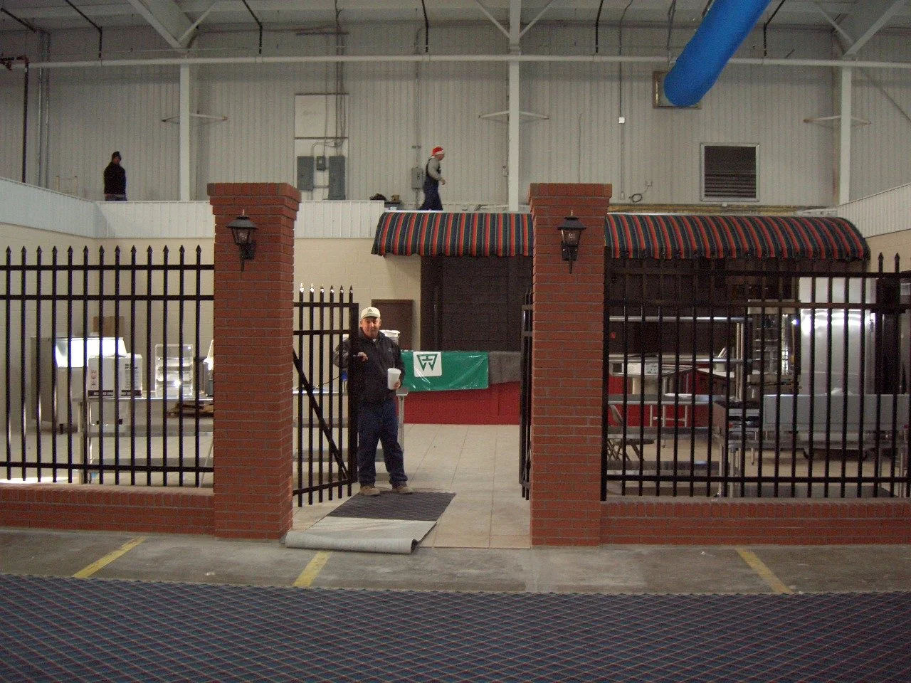 CROWN SPORTS CENTER CIMG0530.JPG