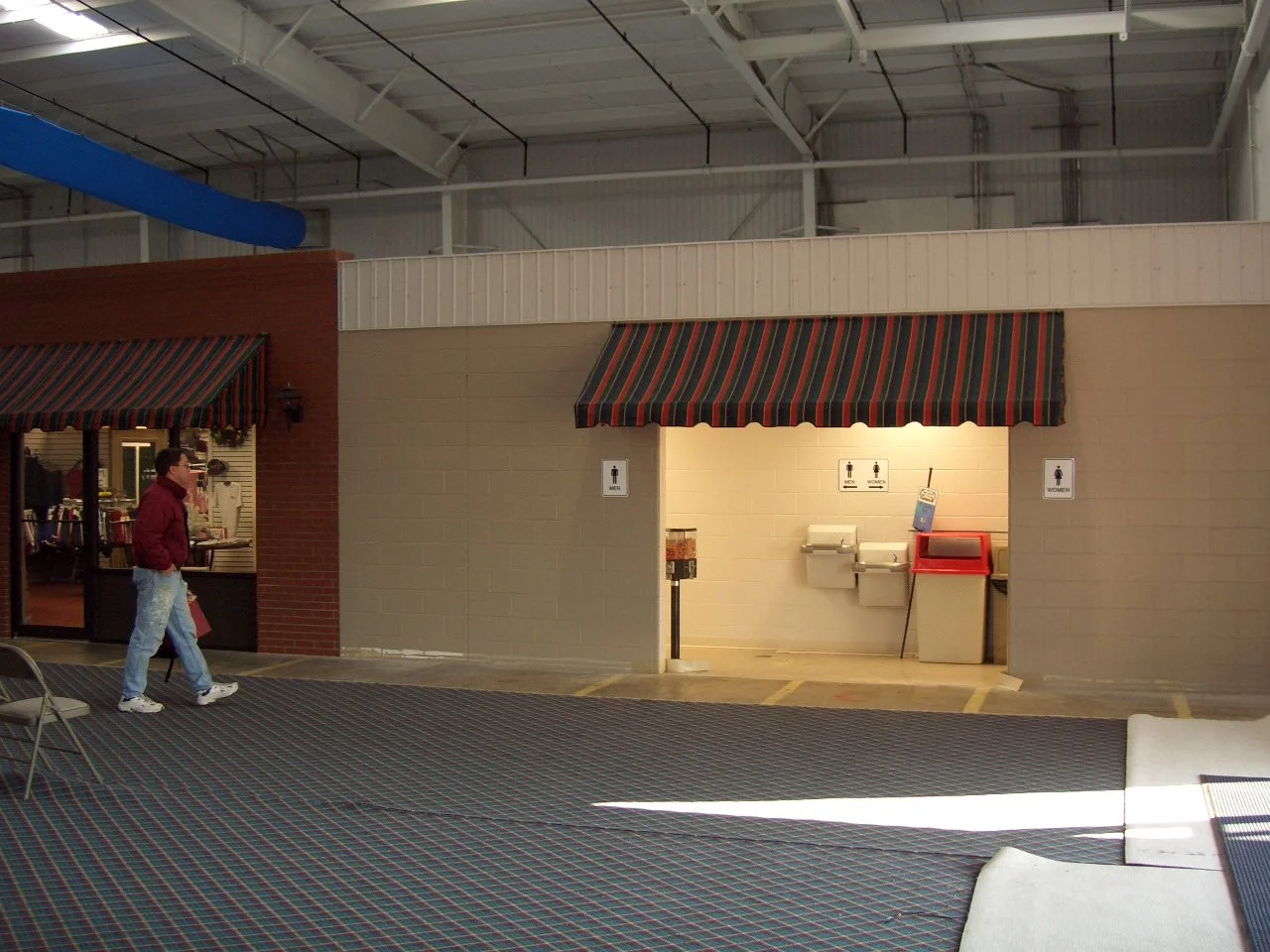 CROWN SPORTS CENTER CIMG0529.JPG