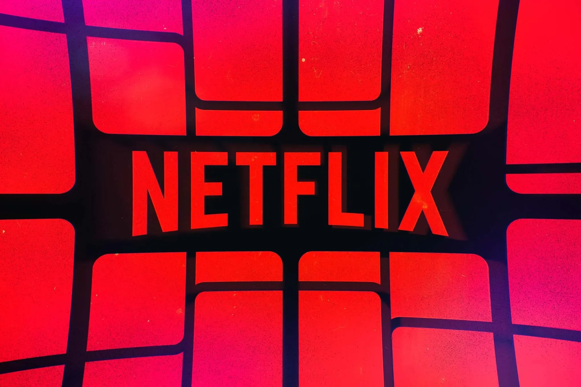 NETFLIX SOCIAL RETAINER
