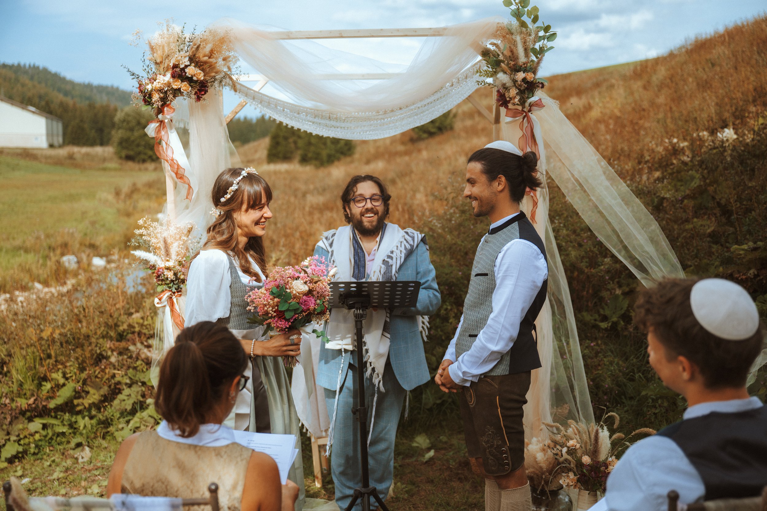 photo of mati marrying a couple under the chuppa