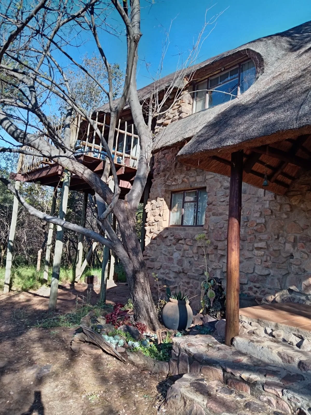 Stone Bushveld Lodge with Loft and Entertainment Lapa - R850 000
