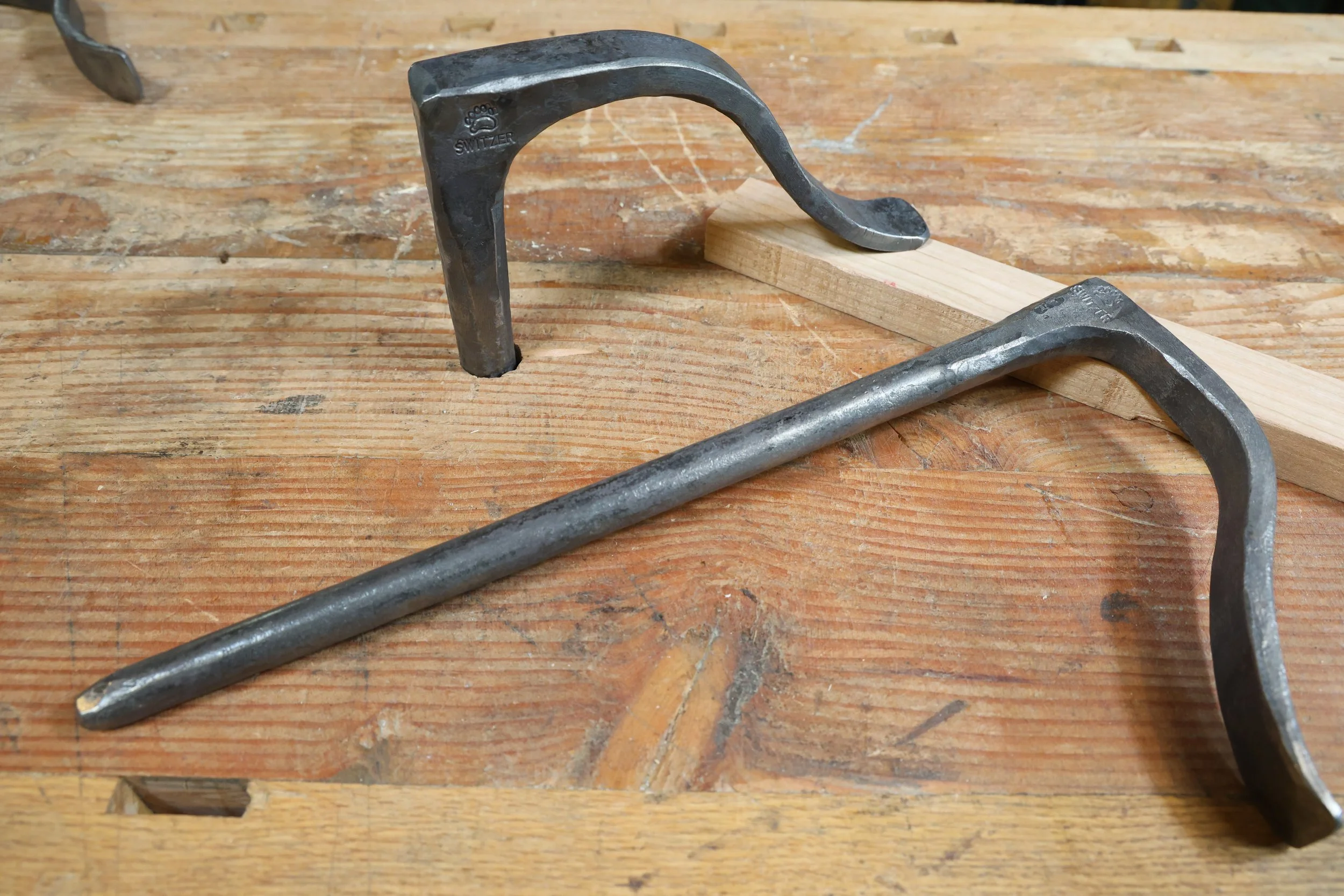 Traditional Roubo style holdfast