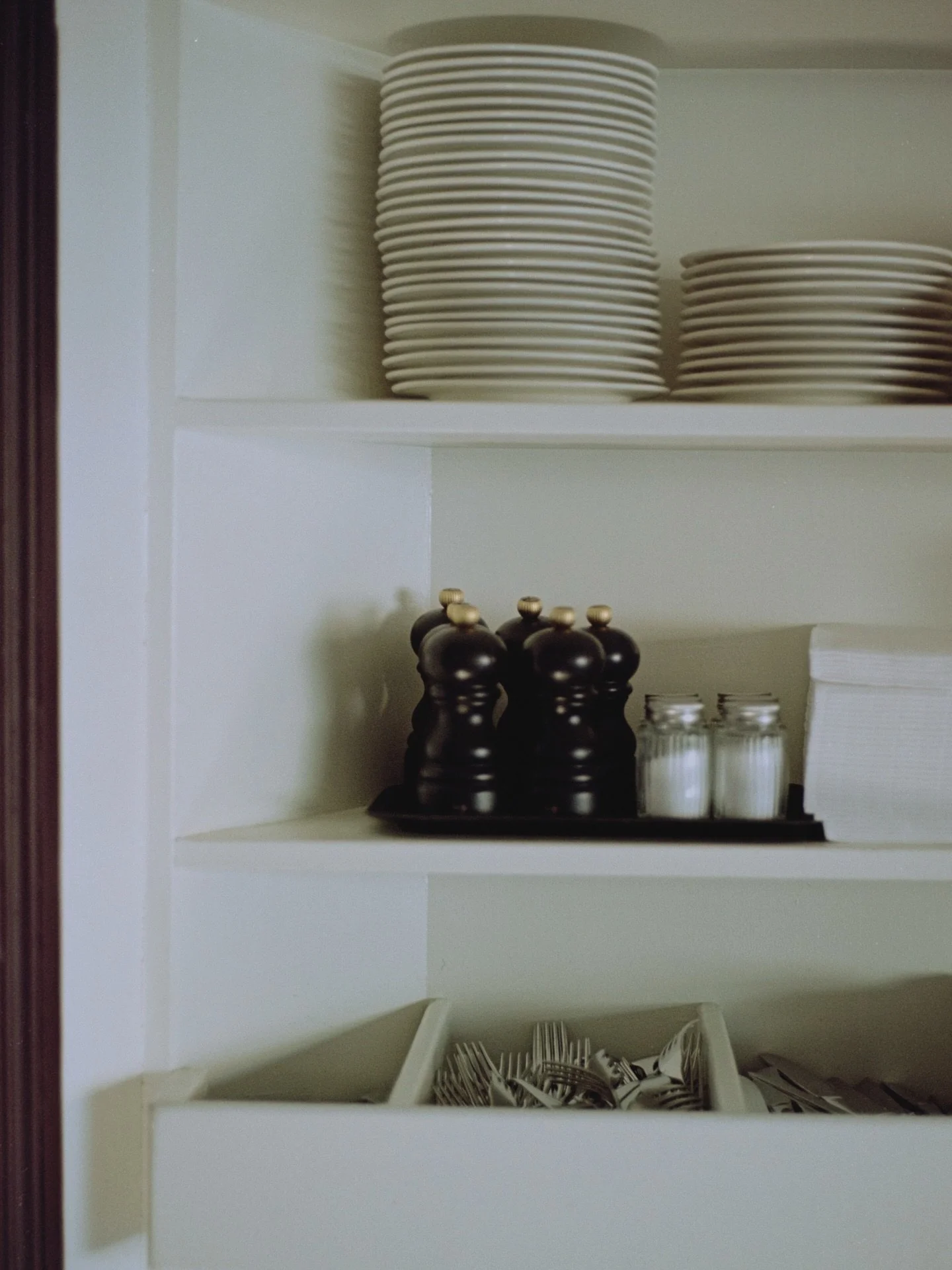 Caf&eacute; Service is looking for dishwashers: student &amp; flexi. Send an email to info@cafe-service.be.