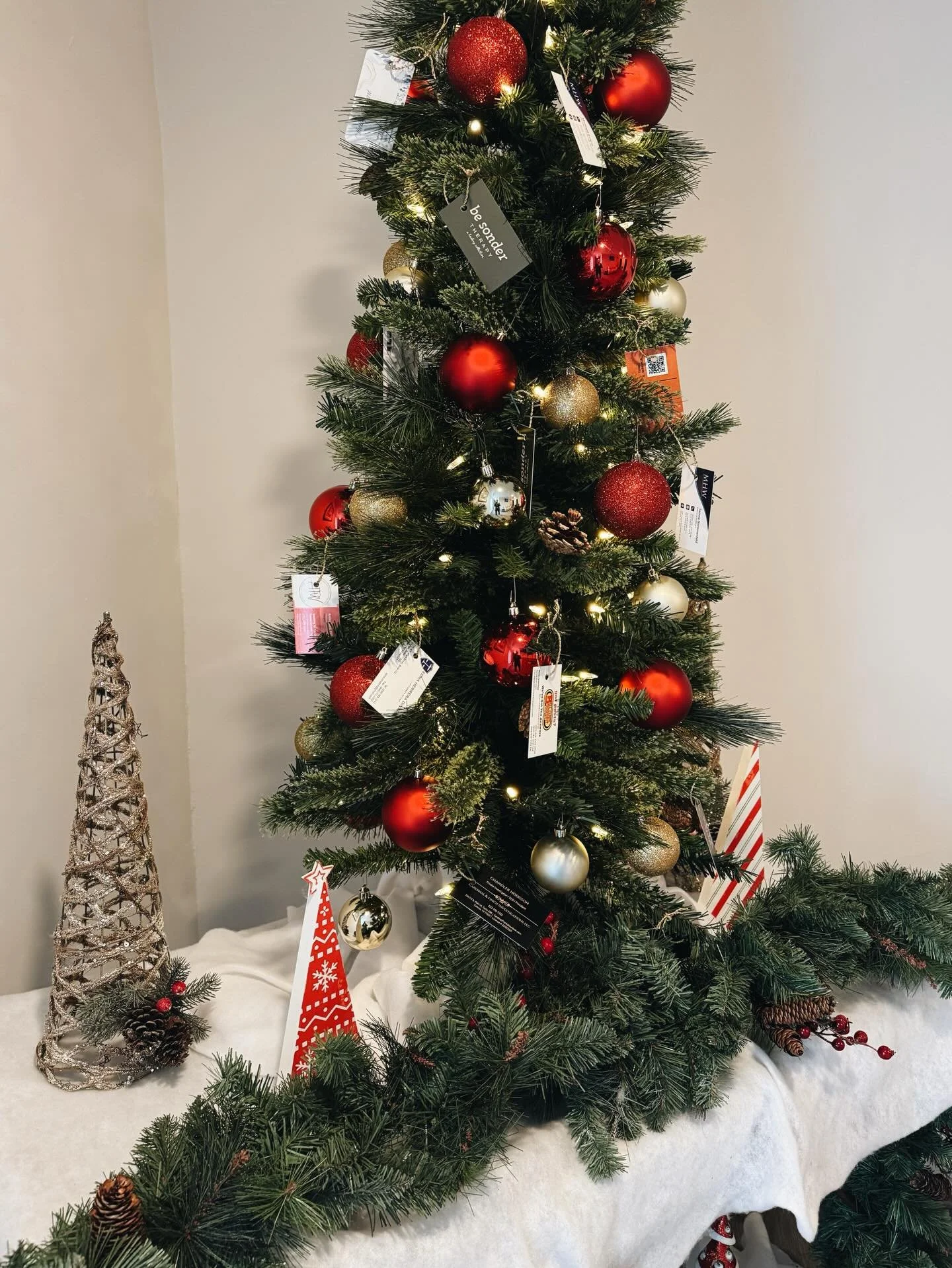 How cute is this business card tree?! ✨🎄 We are feeling so grateful this holiday season for our building, our clients, and our loved ones that support us. 

This time of year can bring on a lot of negative emotions. Whether it is grief, loneliness, 