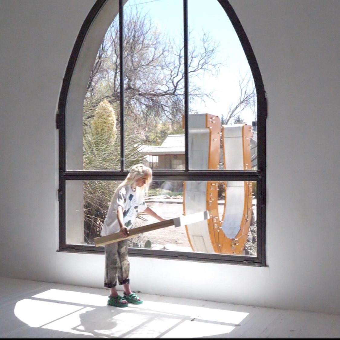Mo Eldridge one of our co organizers will be performing fragments &amp; sound in collaboration w/ @e___cap late night Saturday @othersidemarfa .

They are forever experimenting with light &amp; sculpture &amp; sound &amp; movement&hellip; the seed of