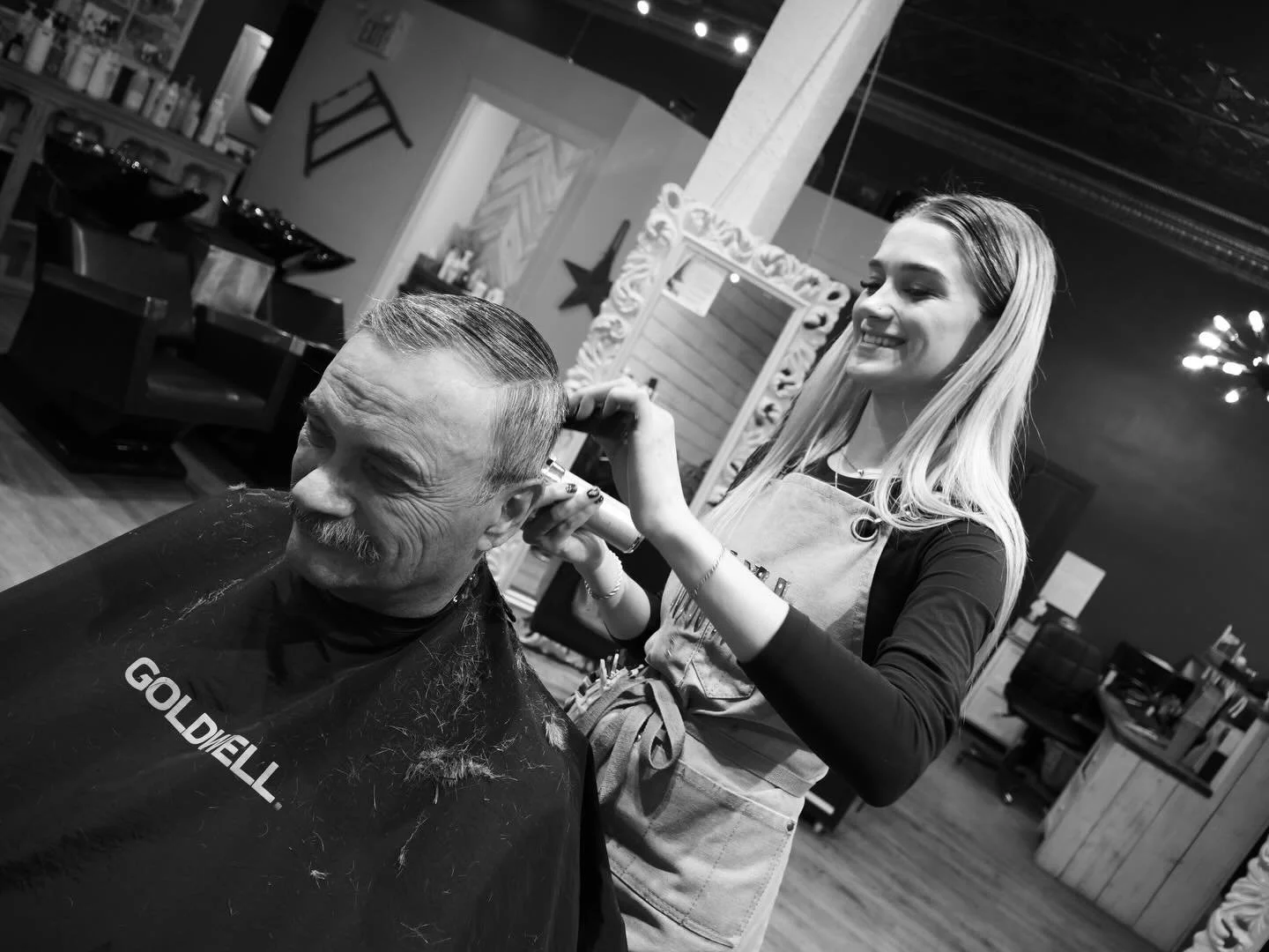 Nothing like a fresh haircut! 
&mdash;&mdash;
I&rsquo;m getting back on the grind and will start posting more often now. Check out my new website @ dtriolomedia.com 
&mdash;&mdash;
#candid #salon #gh7 #monochrome #leicamonochrom