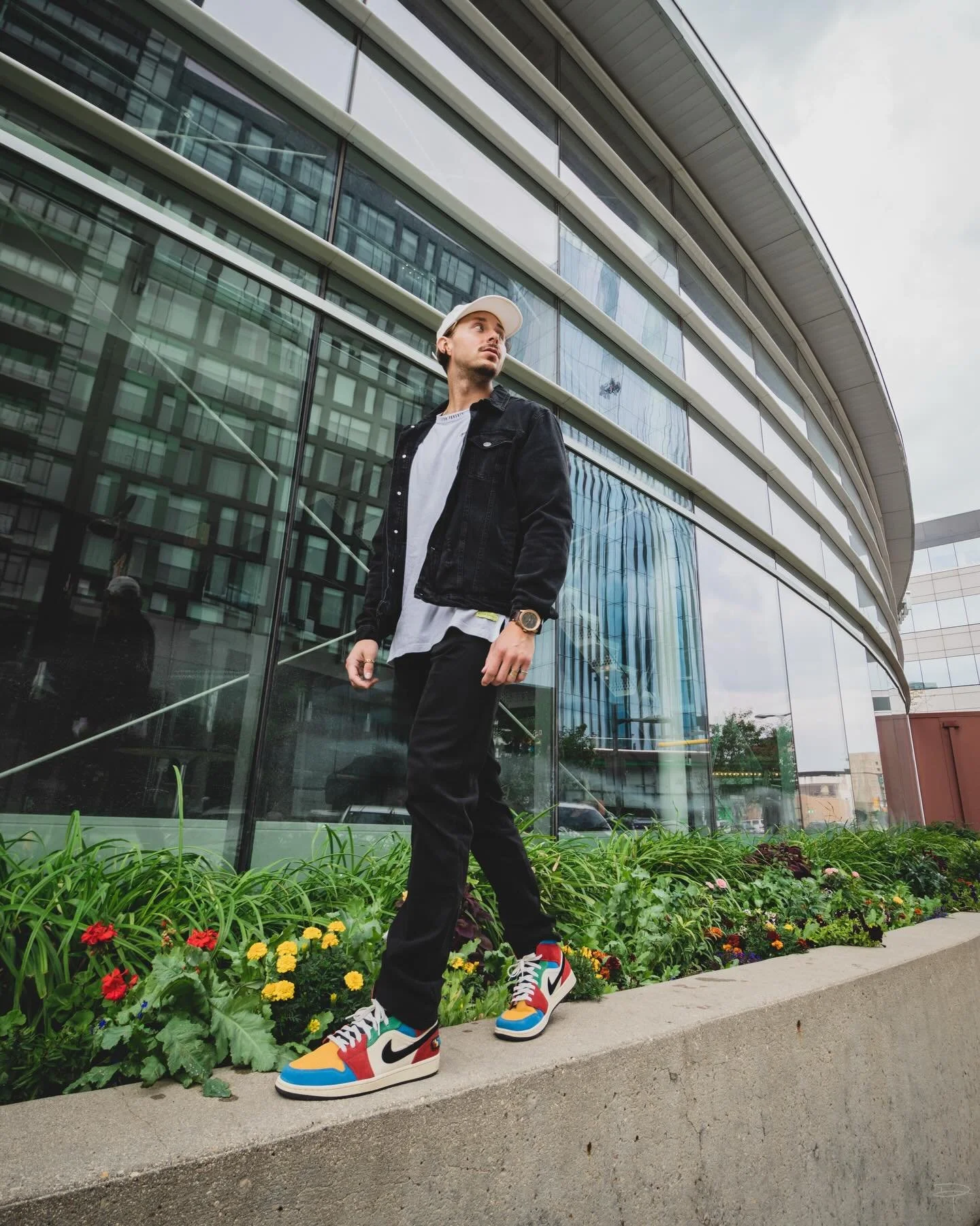 YXE City portraits Circa 2021
&mdash;&mdash;
#yxe #yxeliving #citylifestyle #portraits #canon