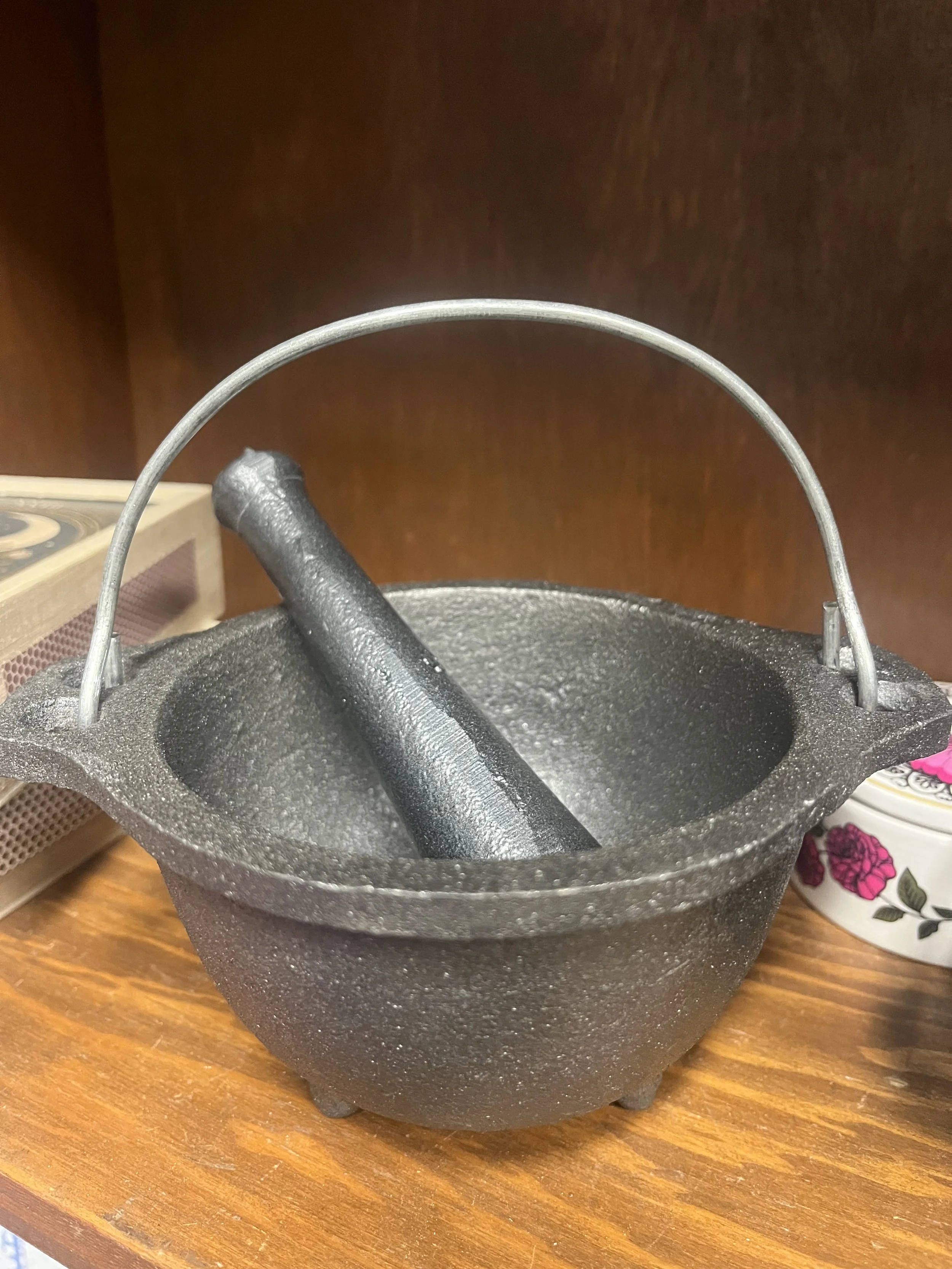 Cast Iron Mortar & Pestle Cauldron