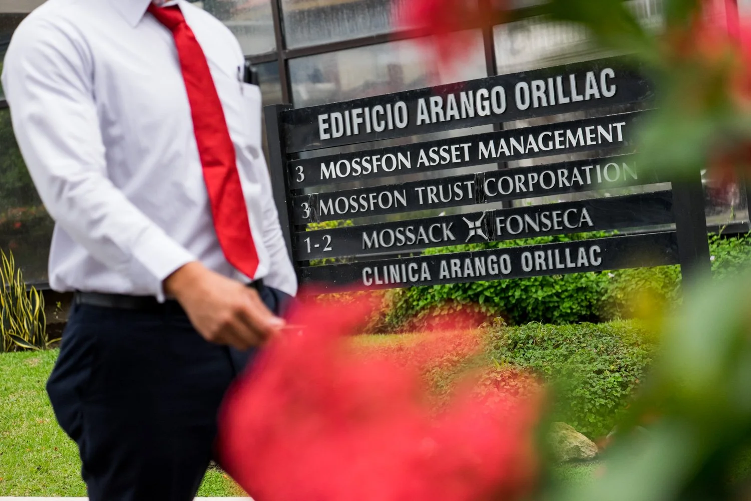 ASIGNACIÓN PARA LE MONDE - FRANCIA