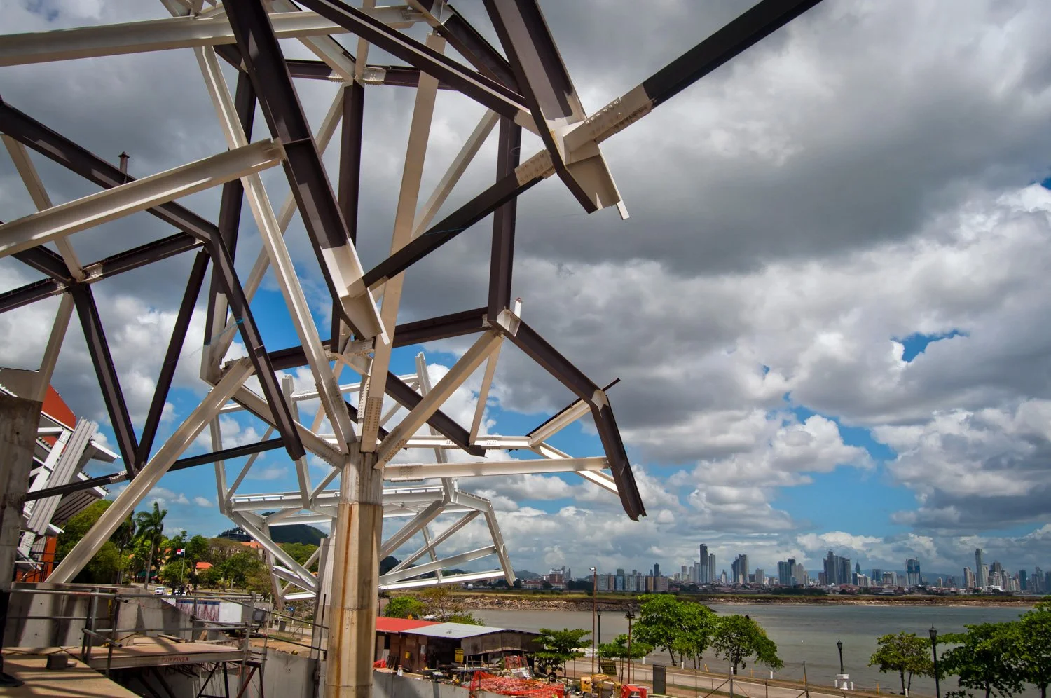 CONSTRUCCION_DEL_BIOMUSEO_PANAMA_CITY_02-2011-51-22.jpg