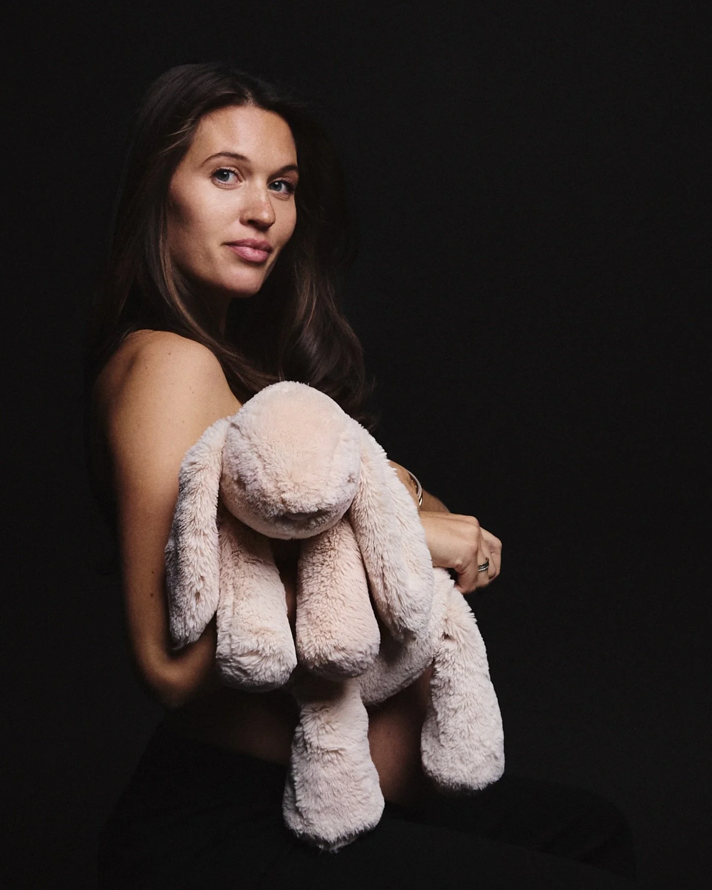 It&rsquo;s honestly such a joy to see you returning to POSE. First you come in with a bump and then a few months later you&rsquo;re back with a tiny human in your arms.

We love that you choose our private space to capture these moments for yourselve