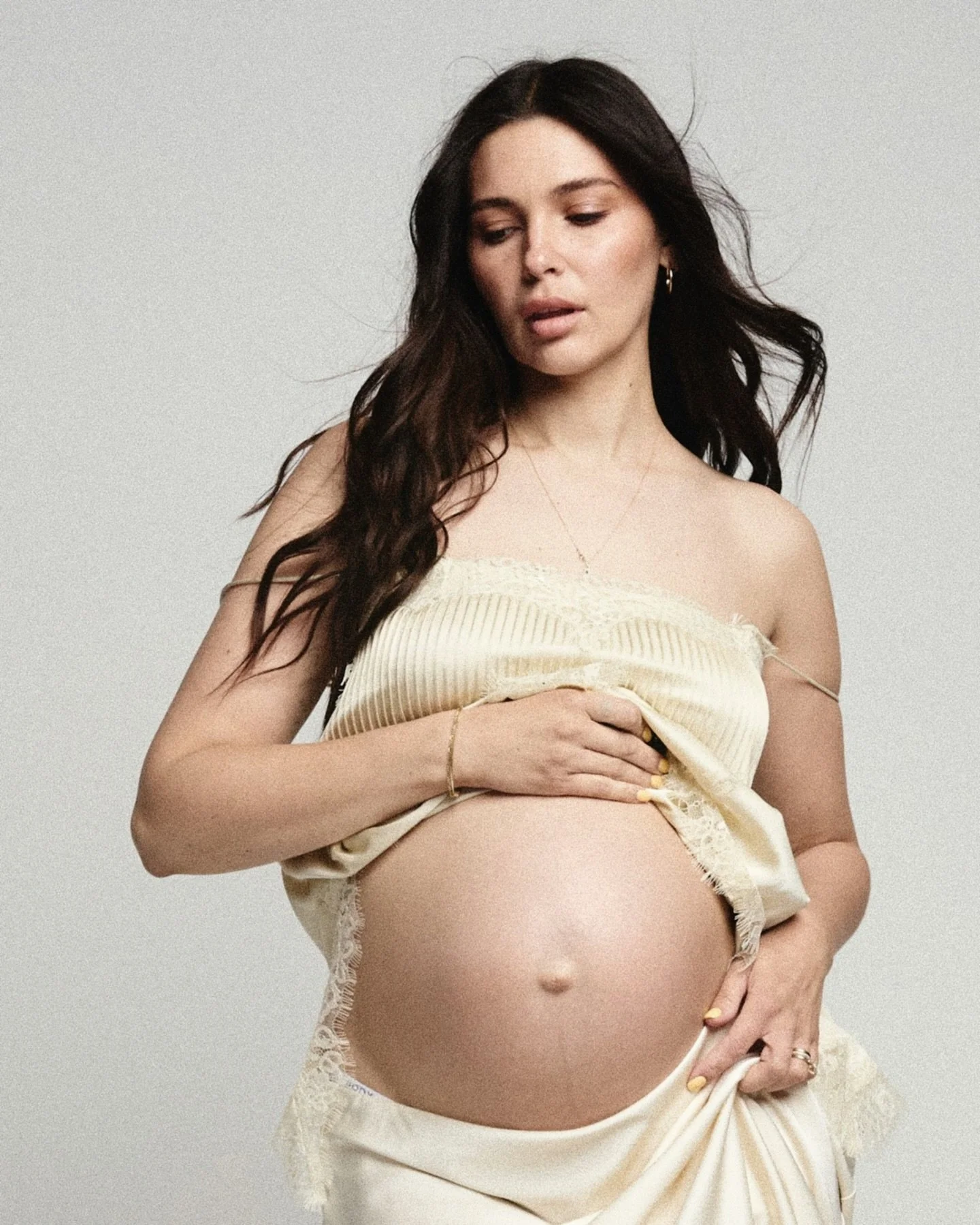 Pregnancy is such a fleeting, powerful season. Your body goes through a massive transformation, and it is a truly incredible chapter of your life to document.

POSE is designed to be completely calm, comfortable, and private for mums-to-be. It&rsquo;