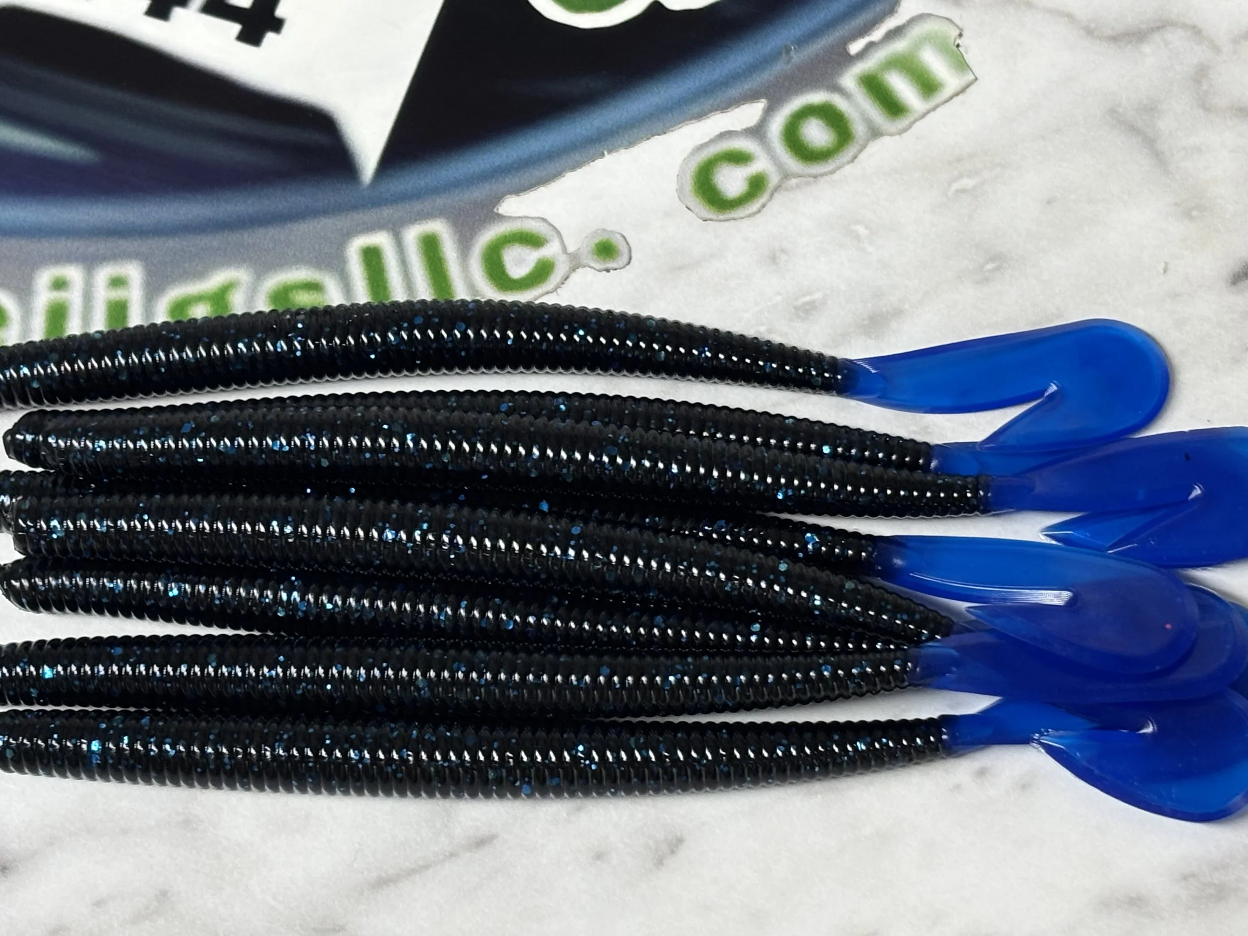 5.75 Speed Worm 8 Pack Black/Blue