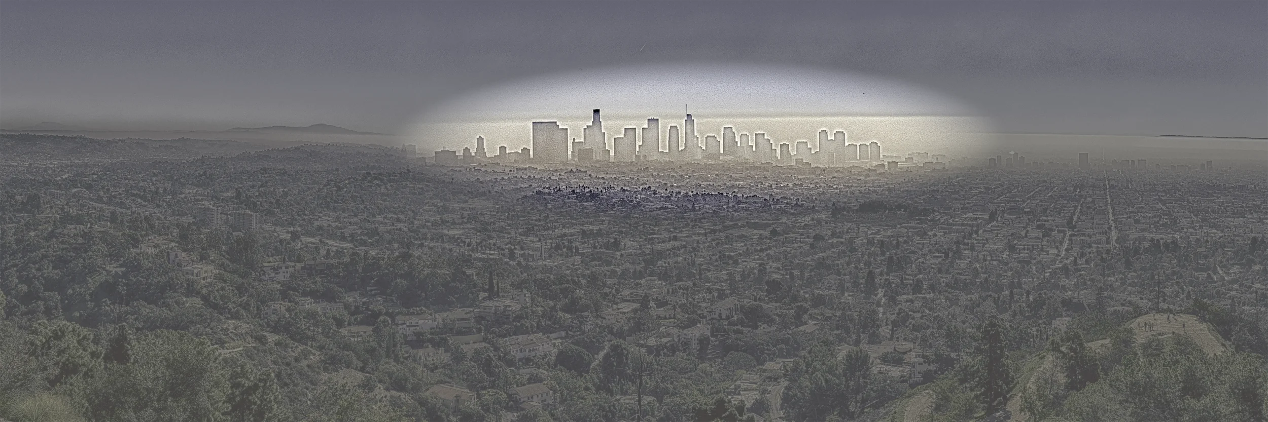 Los Angeles Panorama, aufgenommen vom Griffith Observatory, bei dem sie Skyline von Los Angeles als Detail vergrößert hervorgehoben ist.