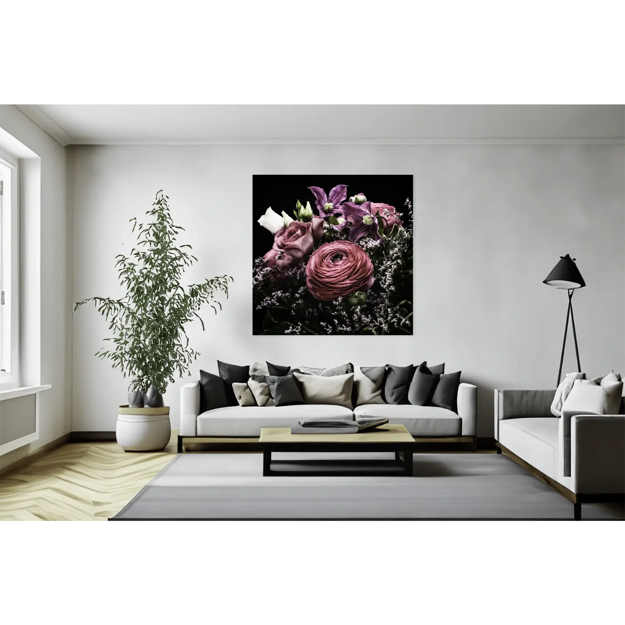 Blumenstrauß mit rosa und weiße Rosen, rosa Ranunkeln, violetten Clematis vor schwarzem Hintergrund, ungerahmt an einer grauen Wand hängend