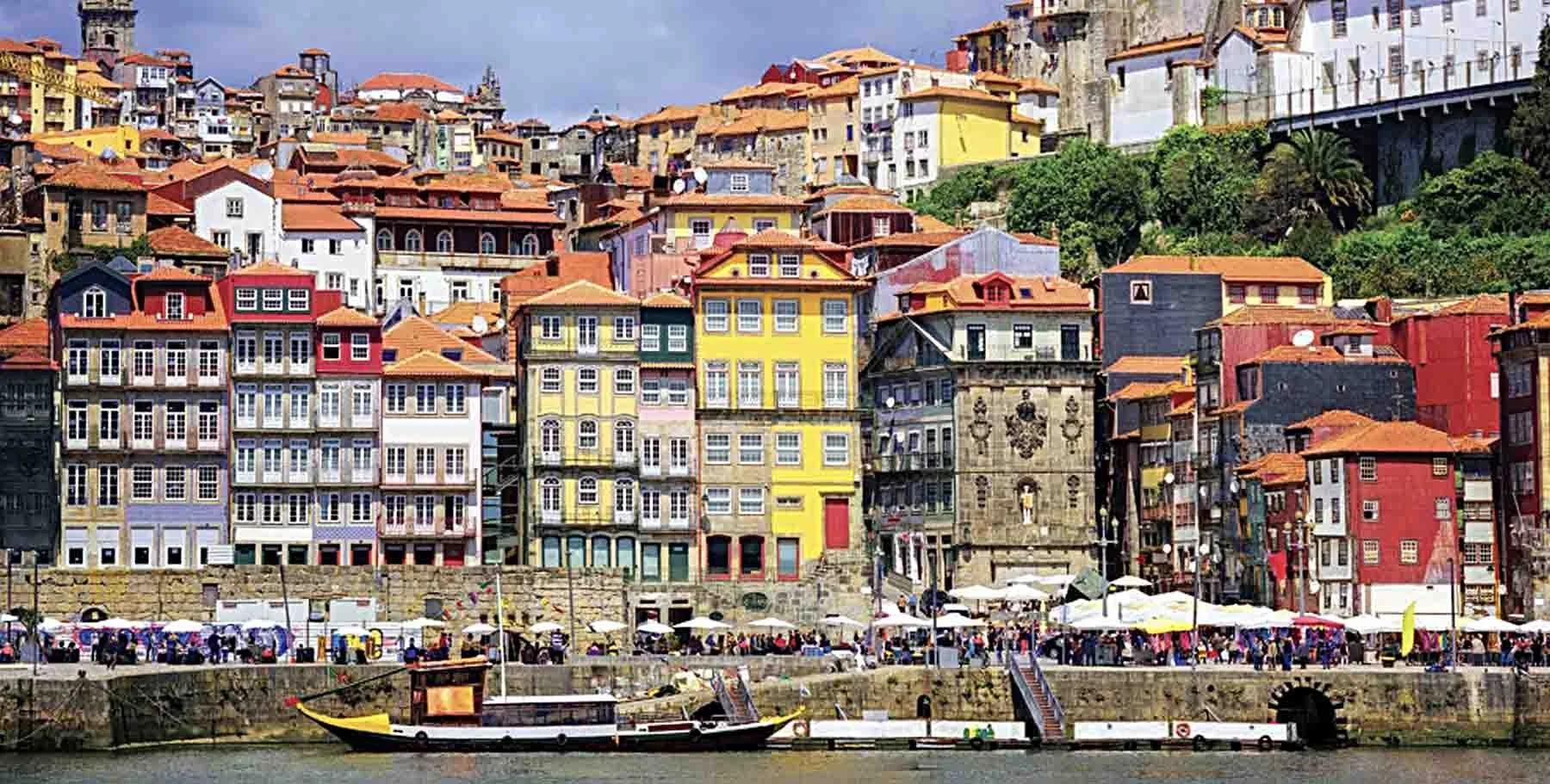 City scape that is on the water