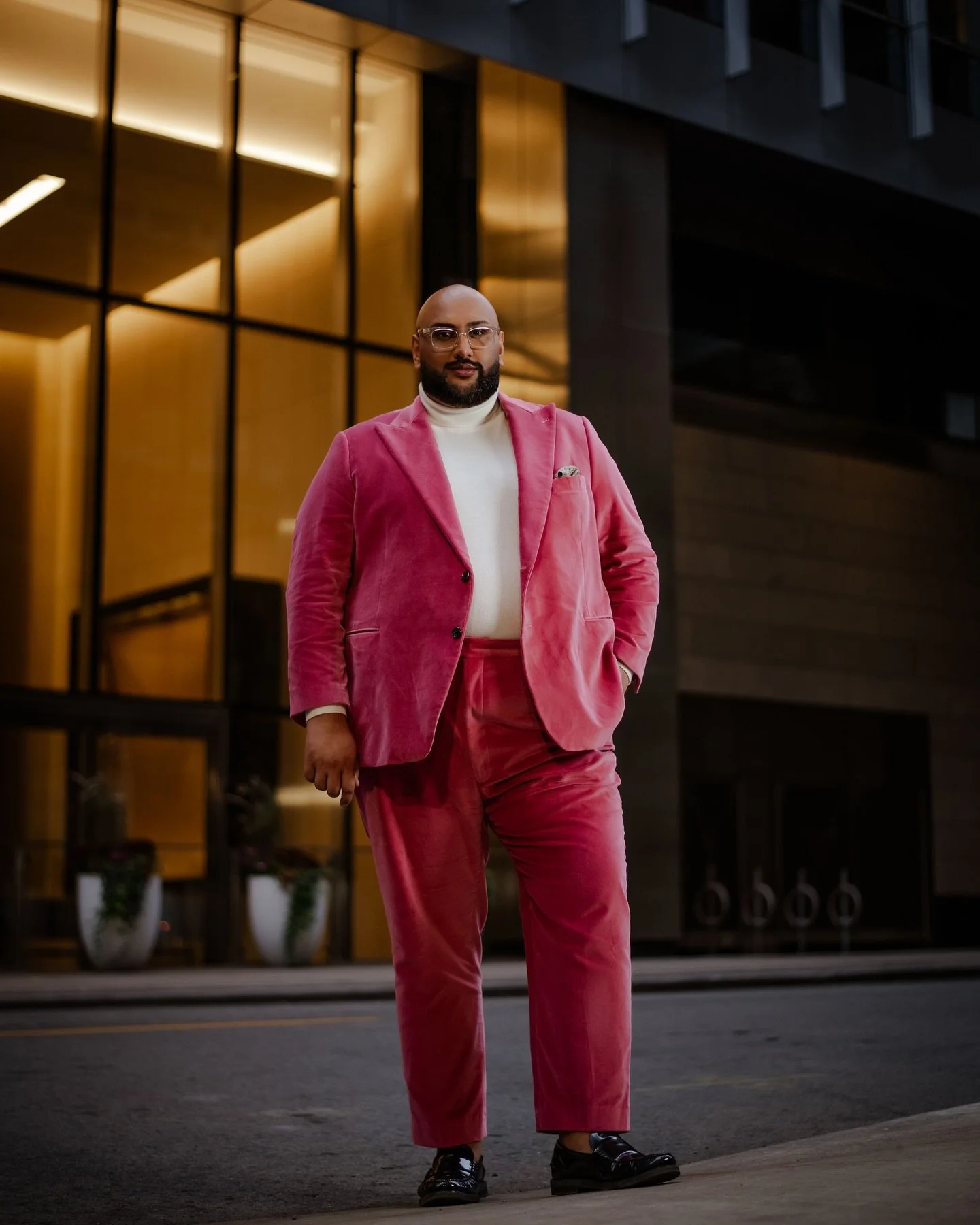 Your fave big and tall model&rsquo;s fave big and tall model ✨💖😉

Thank you for the love on my new video! 
👔 @indochino Harford suit dusty rose
