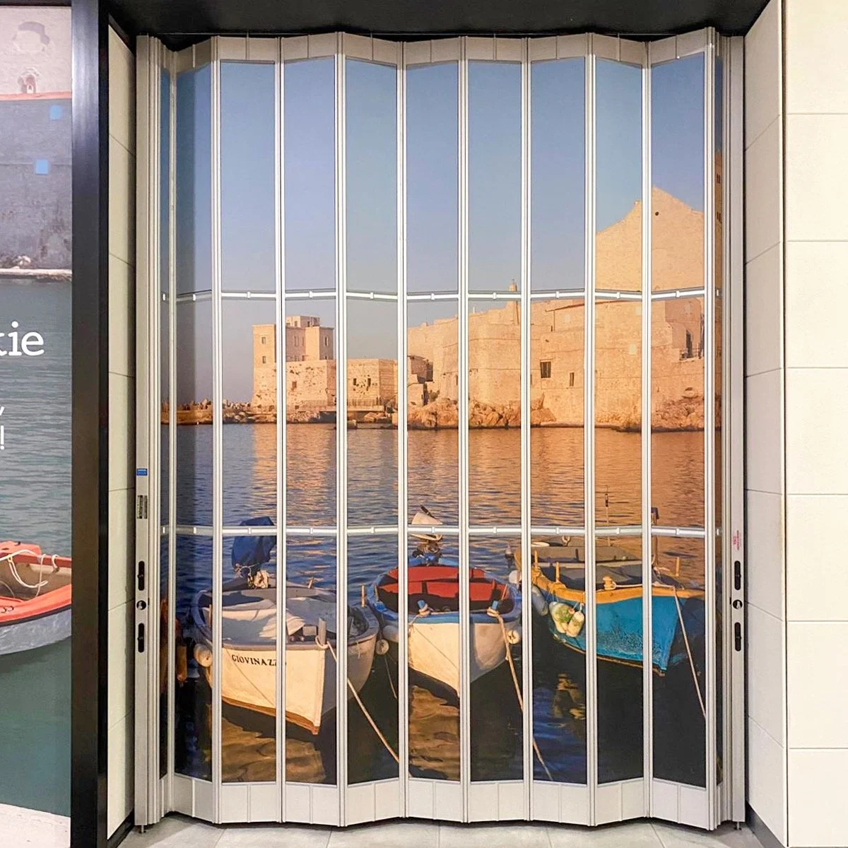 Flo &amp; Frankie at Westfield ✨
 We recently partnered with one of our amazing Westfields Stores and Flo &amp; Frankie to bring their signature style to life through a premium window and shutter front installation.

Printed and installed in-house, t