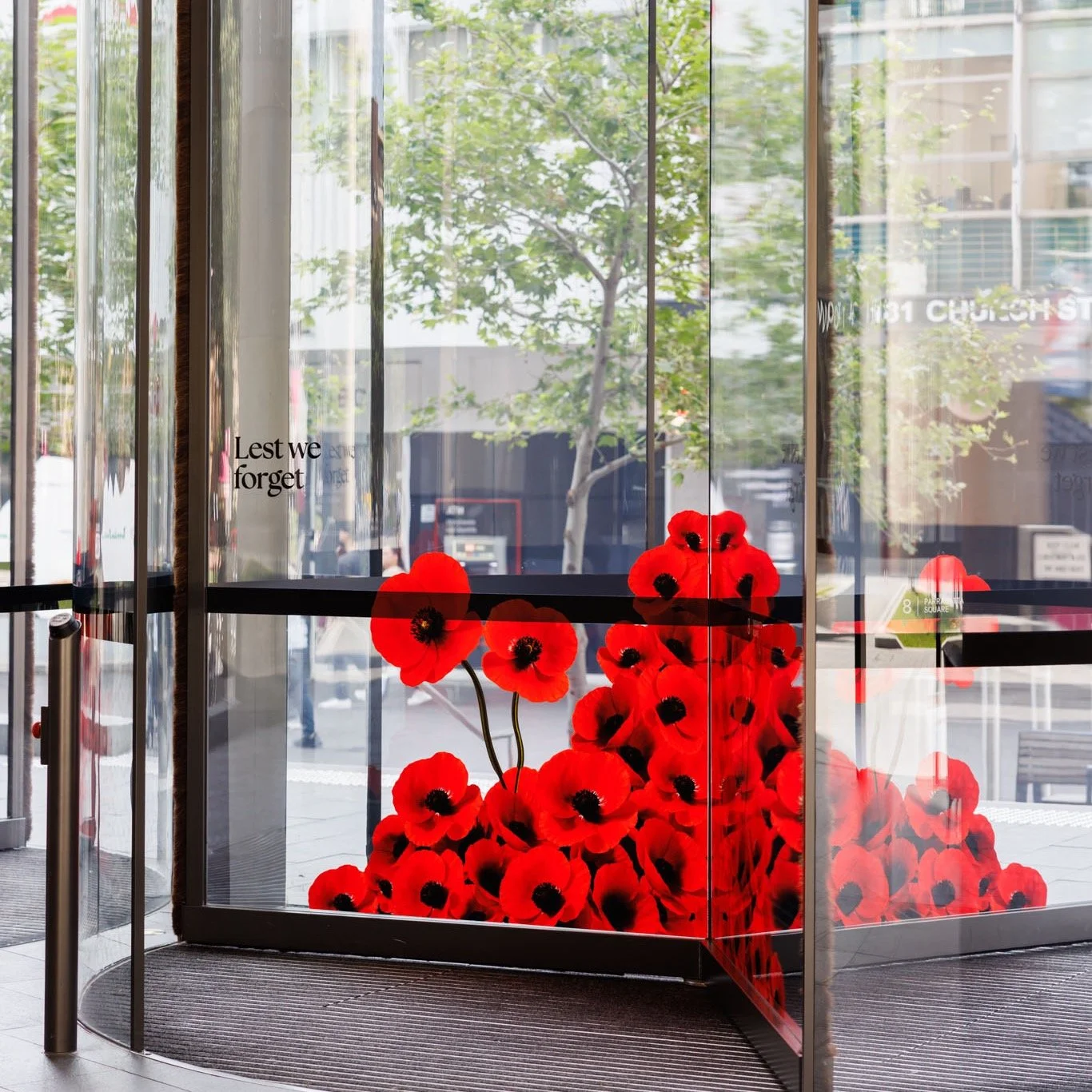 Parramatta Square Remembrance Day Install 🇦🇺✨

We partnered with @parramattasquare to deliver a meaningful, bespoke installation in honour of Remembrance Day.

Our team produced and installed vibrant double-sided poppy decals for the precinct&rsquo