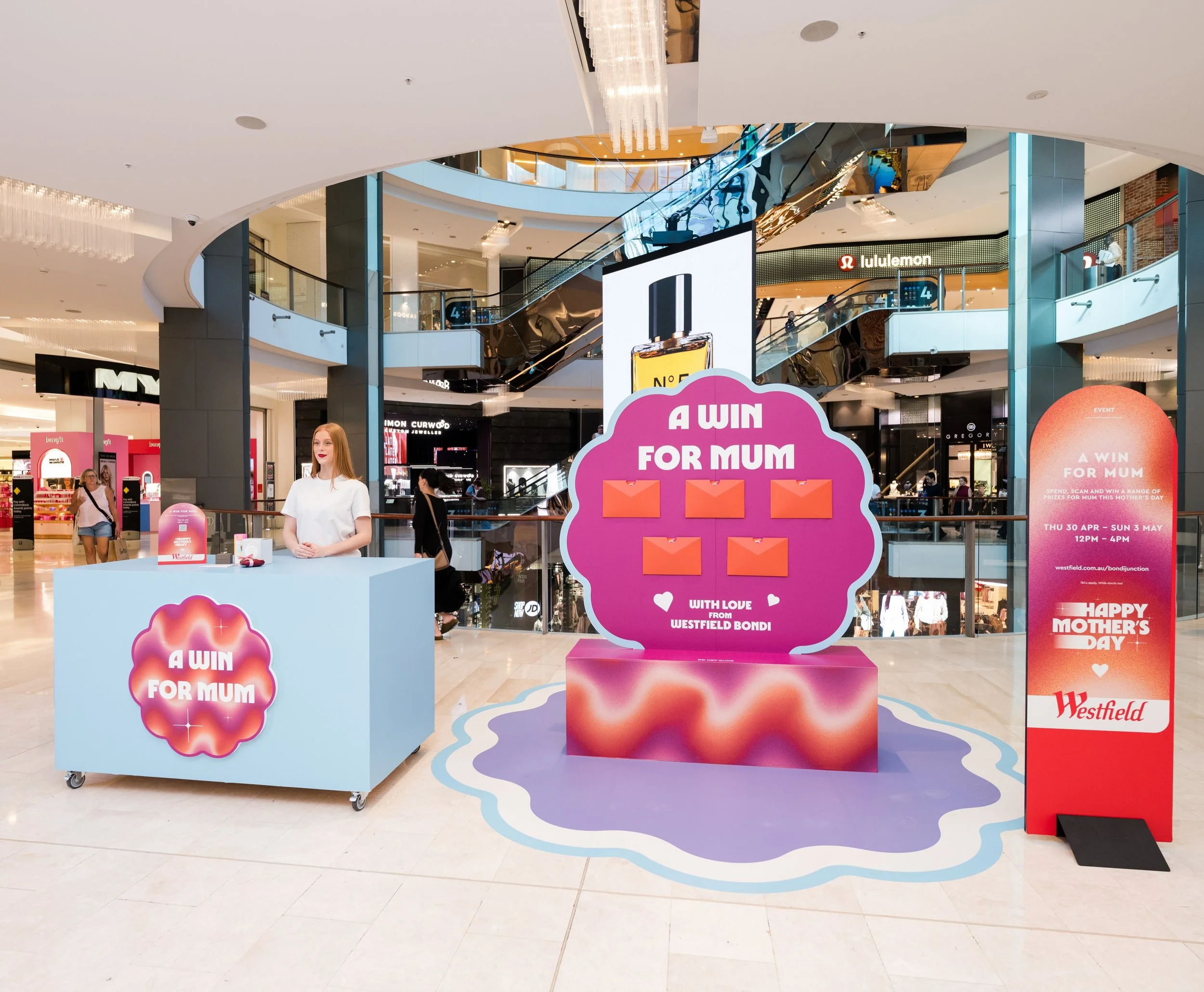 Mother&rsquo;s Day at Westfield Bondi! 😍

@westfieldbondijunction 

Designed and produced by our amazing team @meshprint_ 

#Mothersday #retailactivation #meshprint