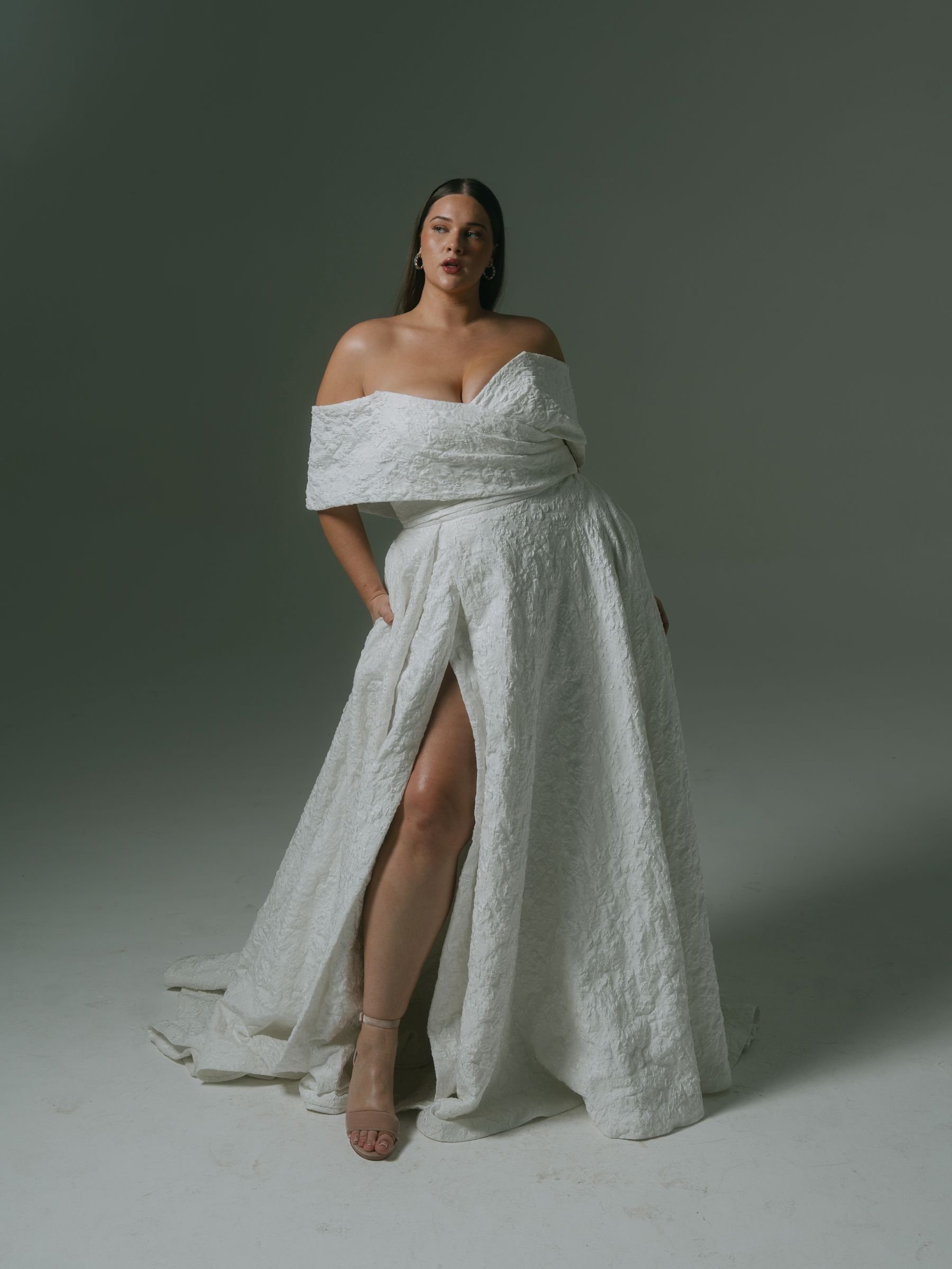Hera-Couture-Cassi-V2-Curve-700.jpg