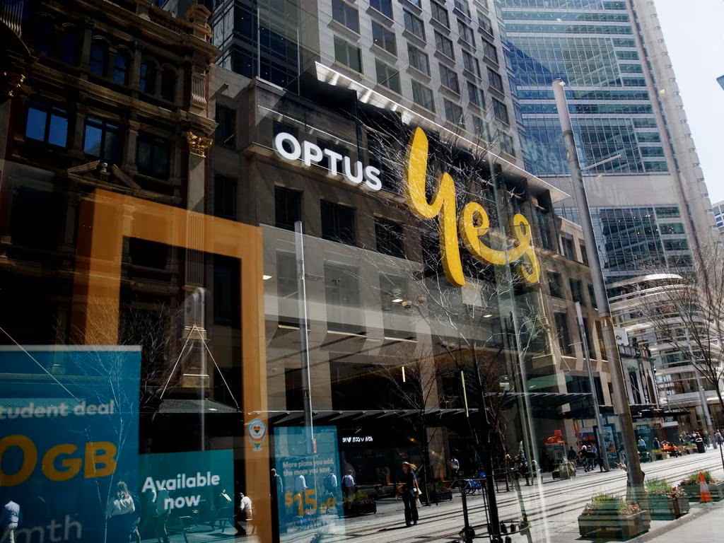 SingTel CEO Flies to Australia Amid Optus Triple-0 Outage Scandal
