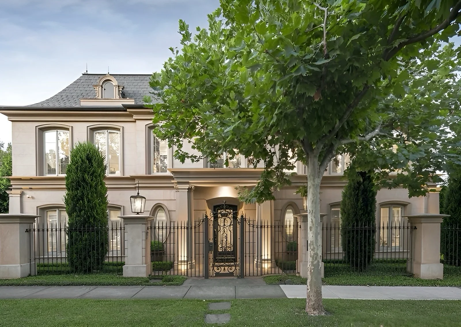 PETIT PALAIS                                         TOORAK