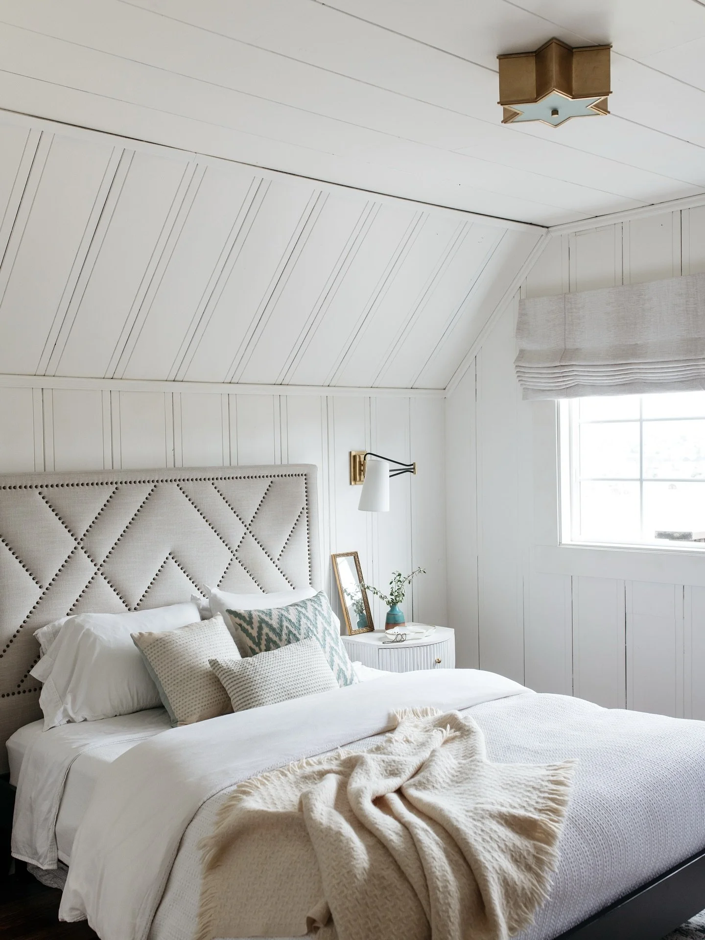 If you are looking for a peaceful bedroom, look no further. Tucked on the top floor of an old Victorian home, this primary bedroom is giving heavenly afternoon nap vibes. 

How is your sleep these days?
.
.
.
.
📐 @refinedinteriors.design 
📸 @nickkl
