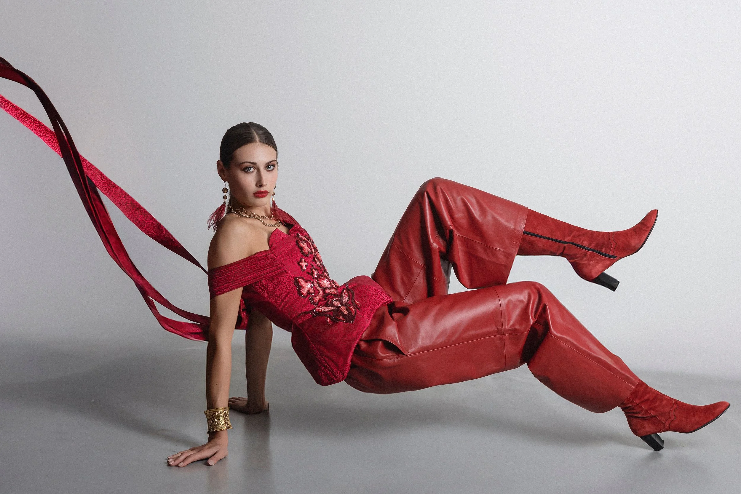 Model : Tekla Peterffy | Photographer: Zoe Varol | HM & Hairpiece: Lori S Makeup & FX | Designers : Letheronme & Annaliseemmi